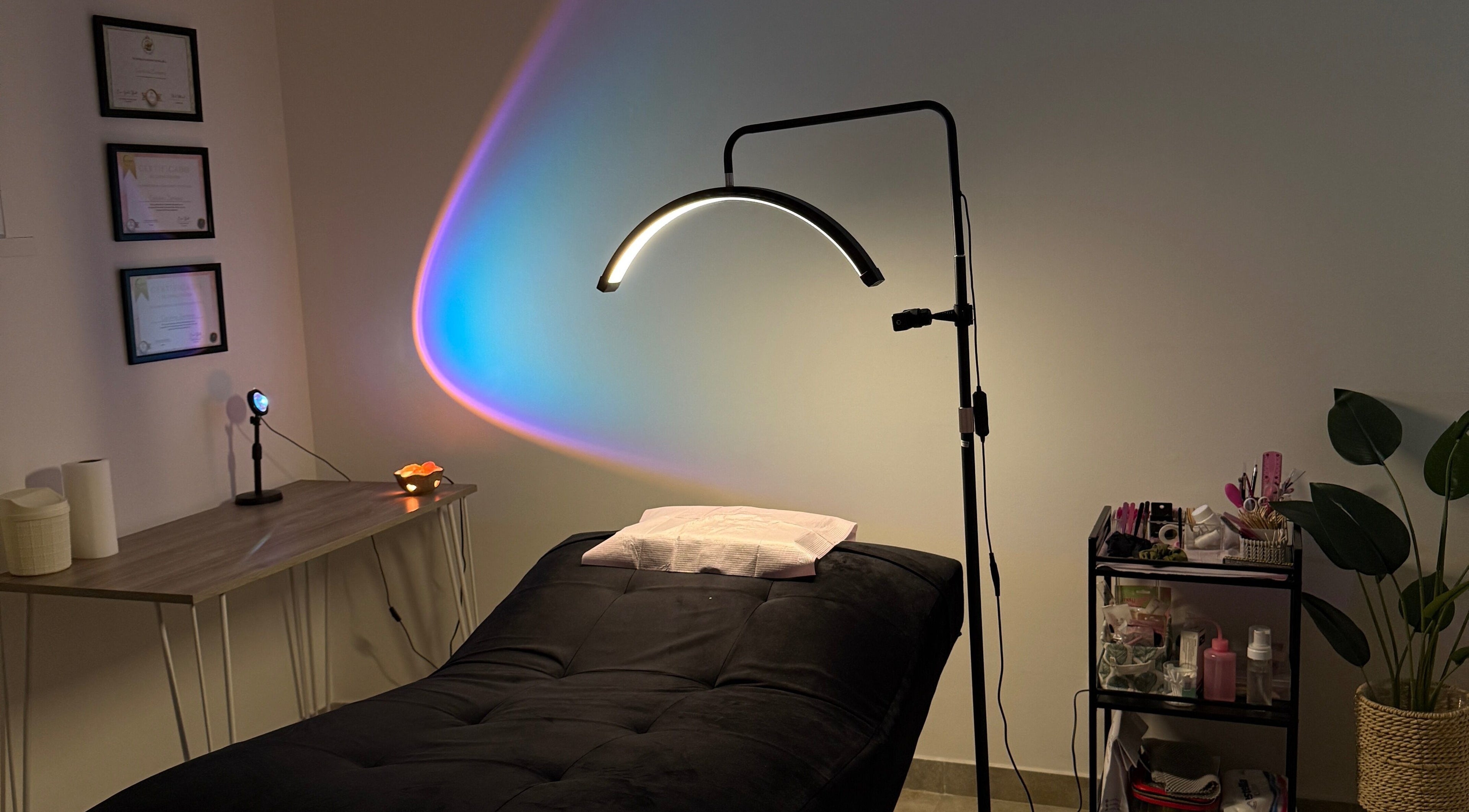 Sala de tratamiento con iluminación suave en kairoestudio.cz, Buenos Aires, ituzaingo, AR.