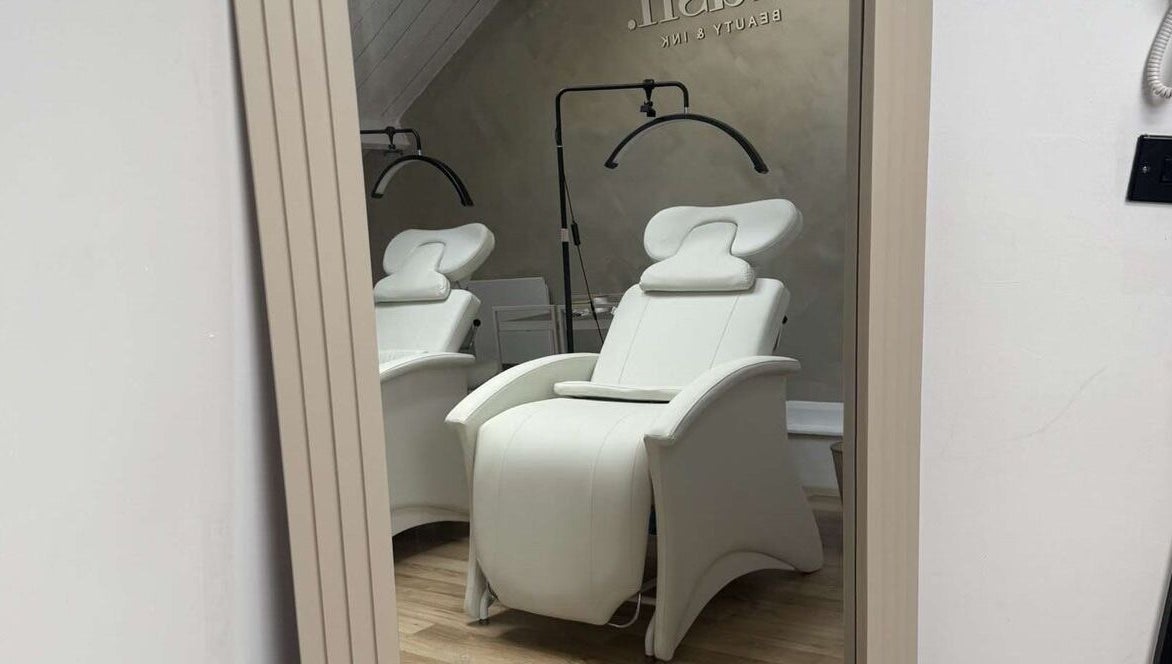 Luxurious treatment chair at Lash & Brow Expert, London, England, GB. Ideal for beauty and wellness.