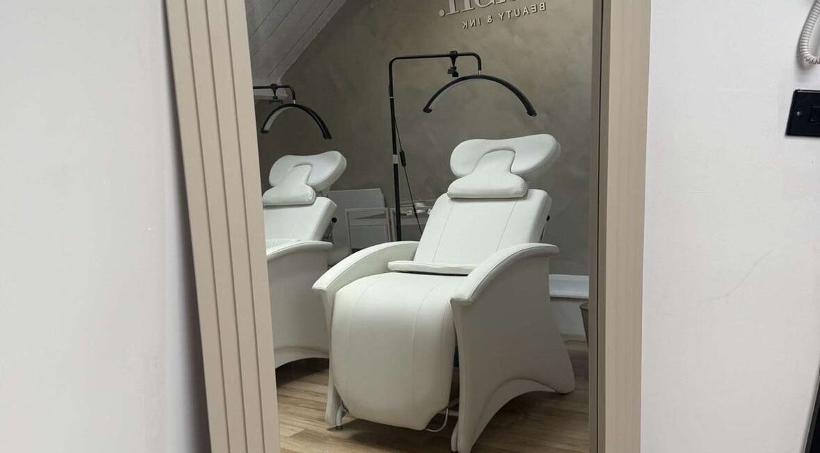 Luxurious treatment chair at Lash & Brow Expert, London, England, GB. Ideal for beauty and wellness.