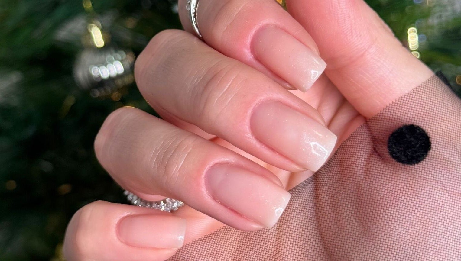 Nude manicured nails at Arlène Nails, GB, showcasing sophisticated elegance.