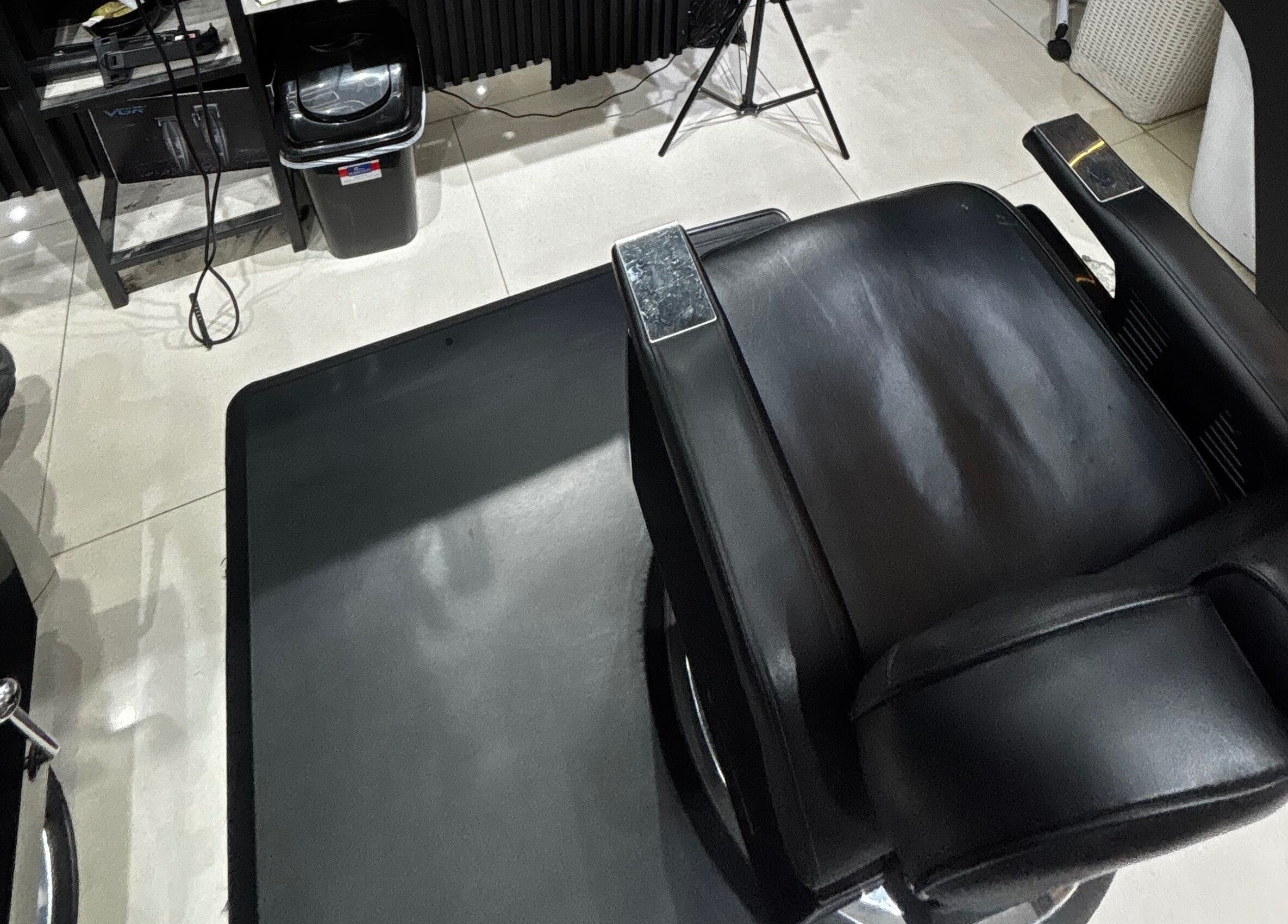 Luxurious barber chair at Ángel Guzmán (Barbero Profesional), San Borja, Provincia De Lima, PE.