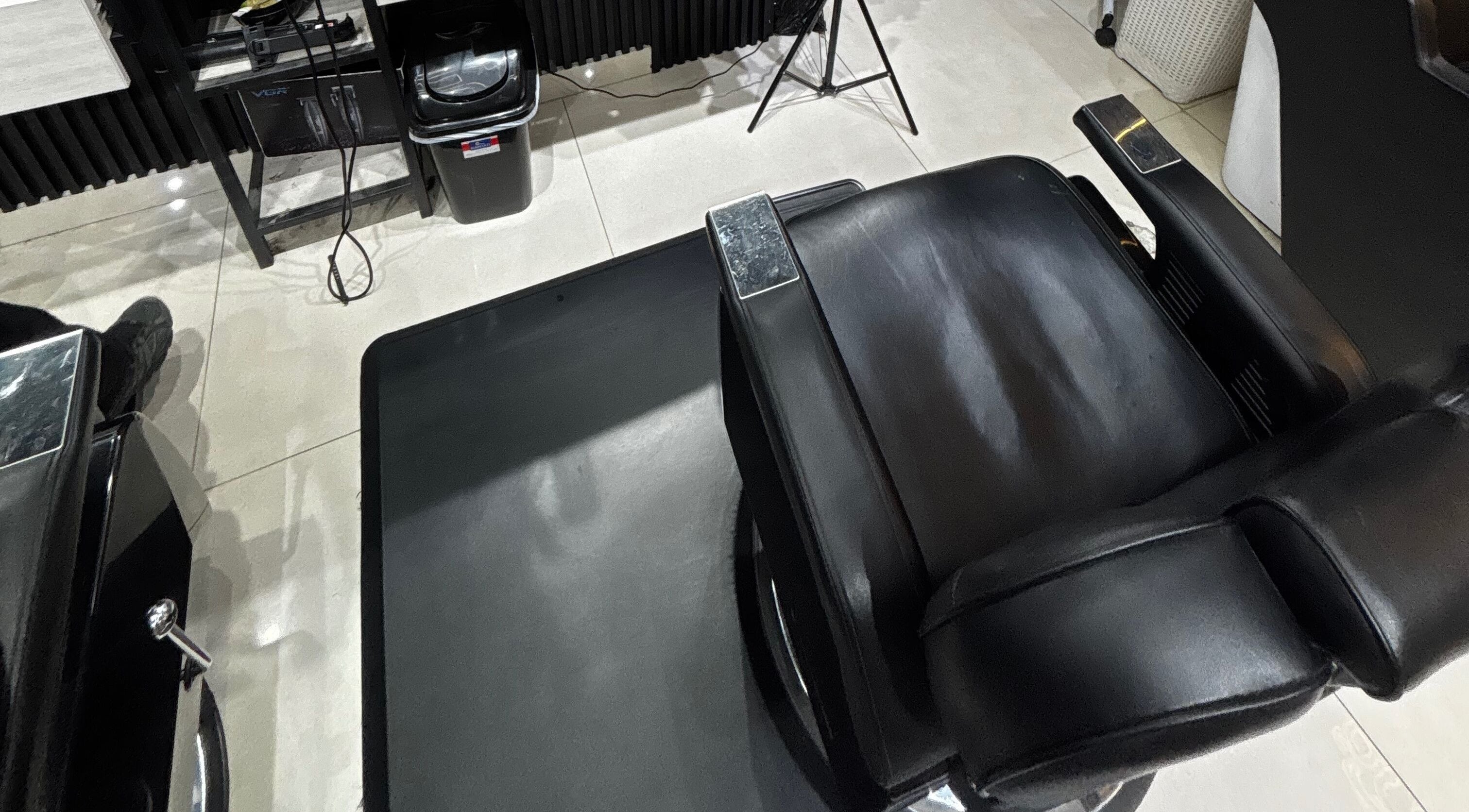 Luxurious barber chair at Ángel Guzmán (Barbero Profesional), San Borja, Provincia De Lima, PE.