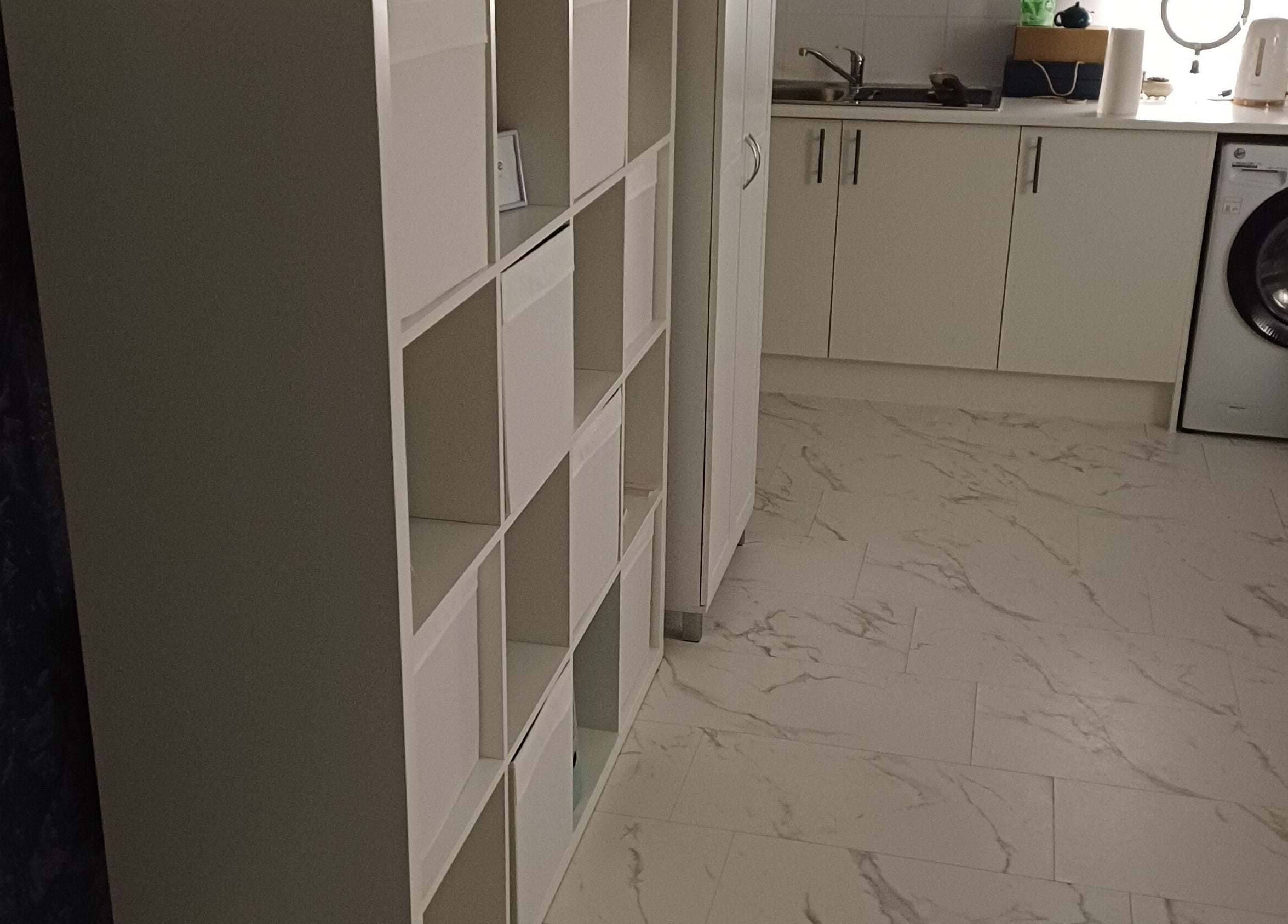 Nowoczesna kuchnia w Kobido Effect, Mansfield, England, GB, podkreślająca komfort i estetykę.