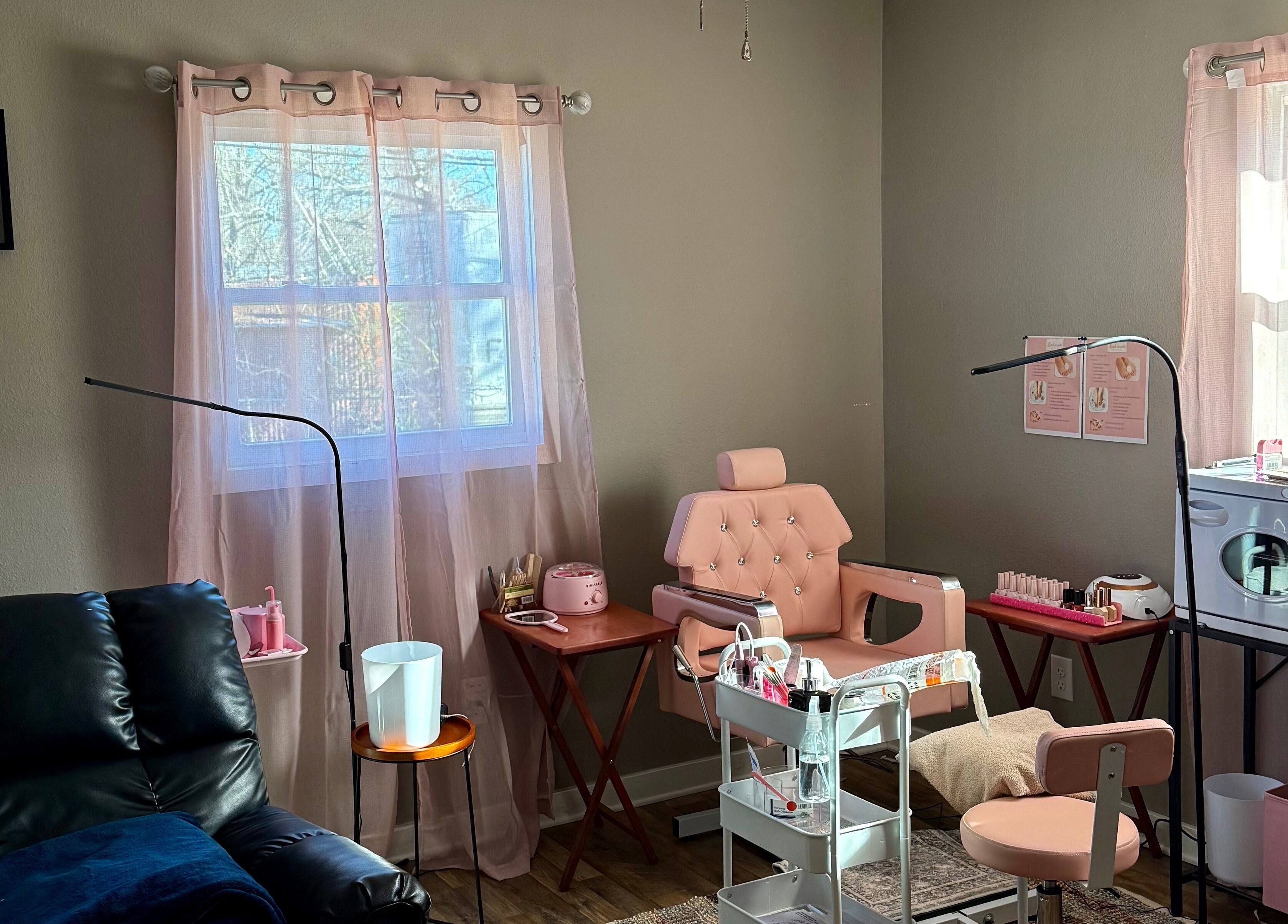 Stylish beauty setup at Luxe Encanto Studio LLC in Gadsden, Alabama, US with pink decor and leather chair.