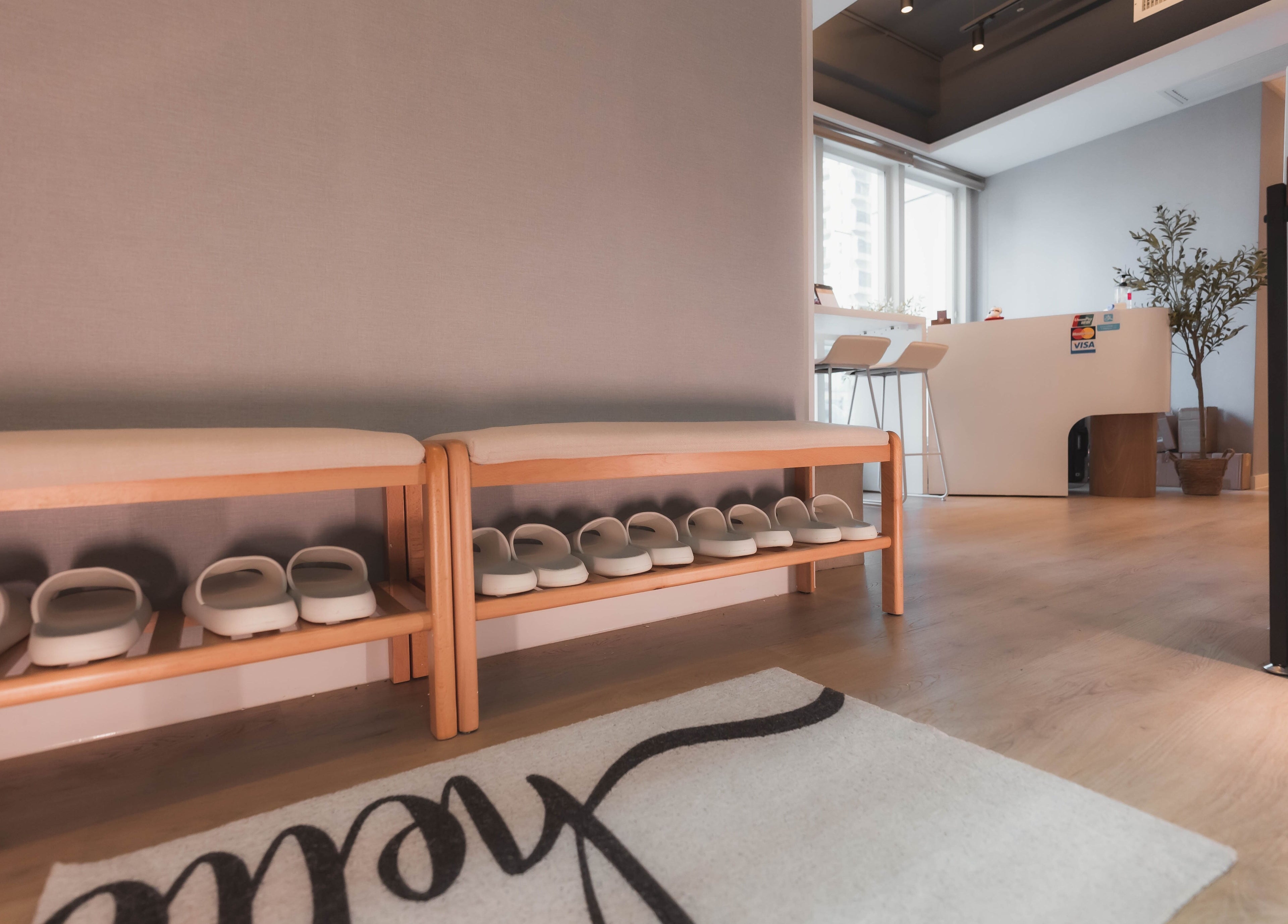 沐日 Time Off Massage 前厅，陈列精美拖鞋，位于香港岛，香港岛，HK。