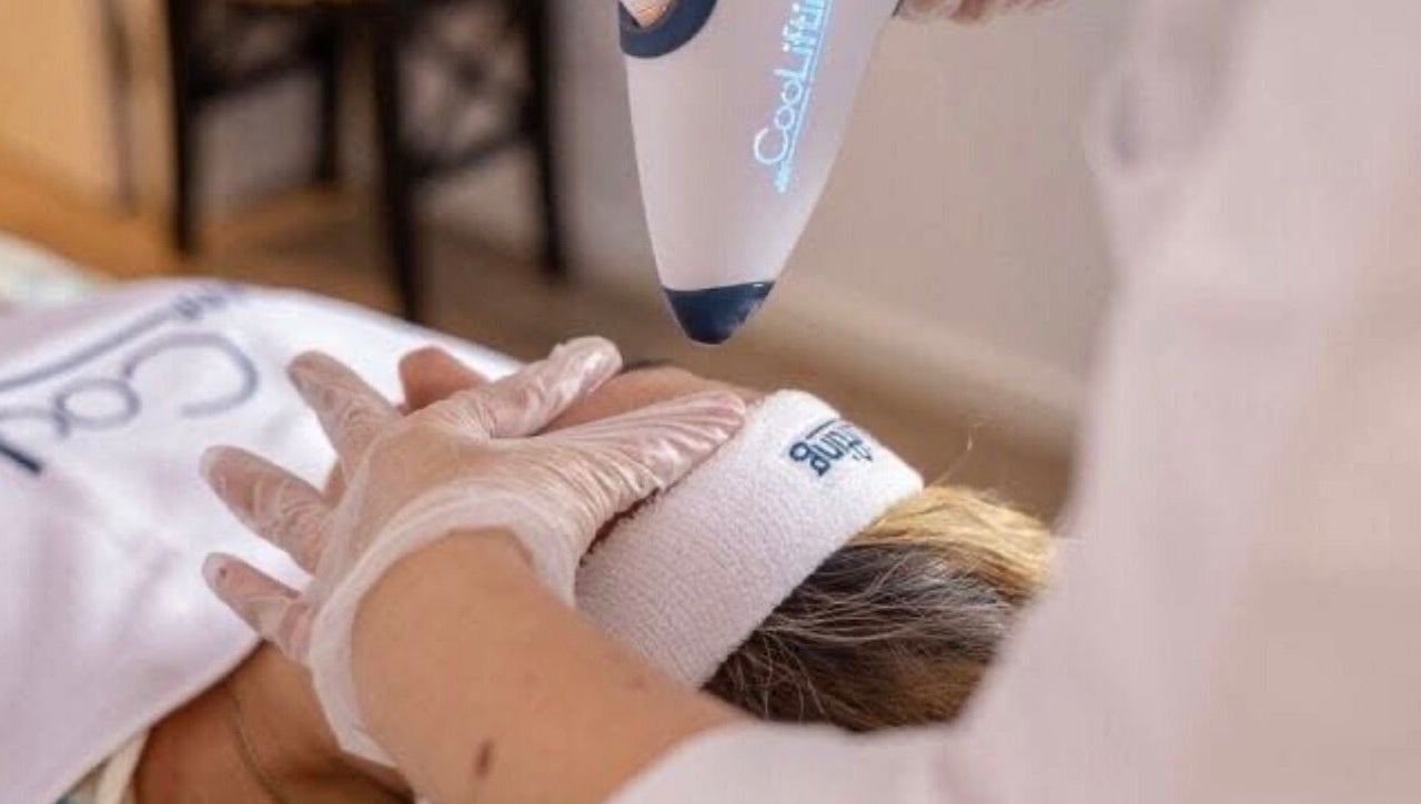 Professionele koudebehandeling bij Beauty by Kris in Wommelgem, Vlaanderen, BE voor huidverbetering.