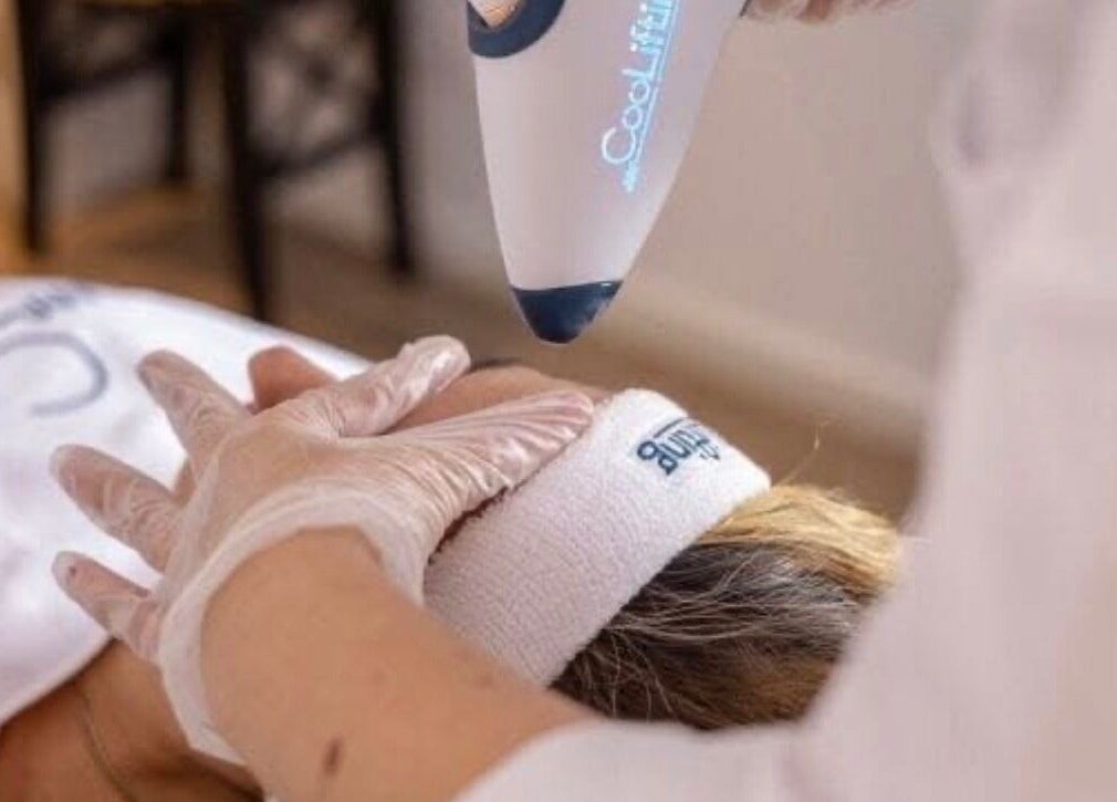Professionele koudebehandeling bij Beauty by Kris in Wommelgem, Vlaanderen, BE voor huidverbetering.