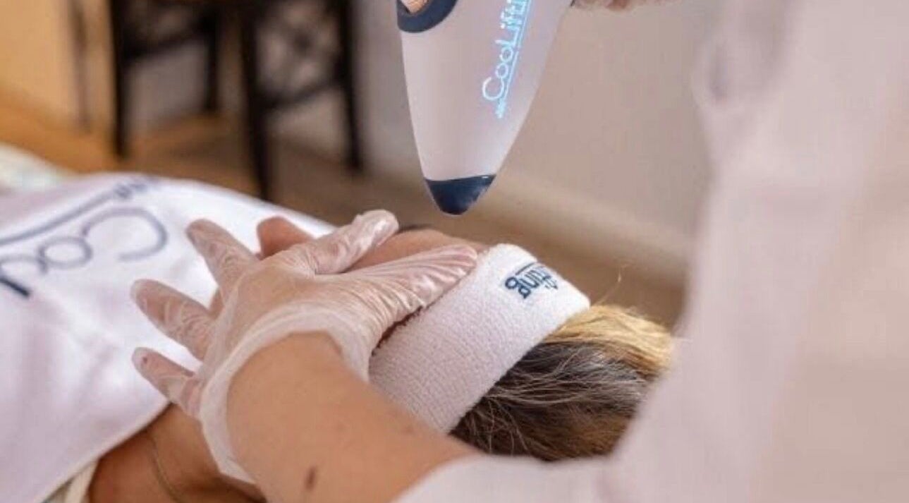 Professionele koudebehandeling bij Beauty by Kris in Wommelgem, Vlaanderen, BE voor huidverbetering.