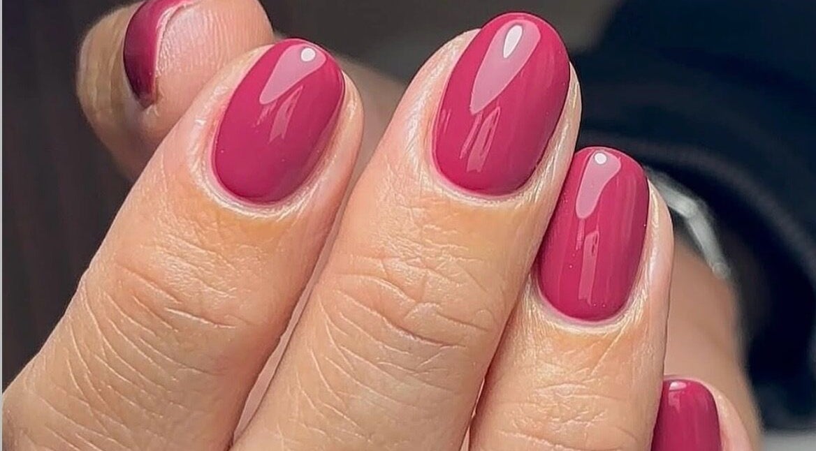 Unghie smaltate rosse a Fbeauty, Nocera Inferiore, Campania, IT. Perfetta cura delle unghie.