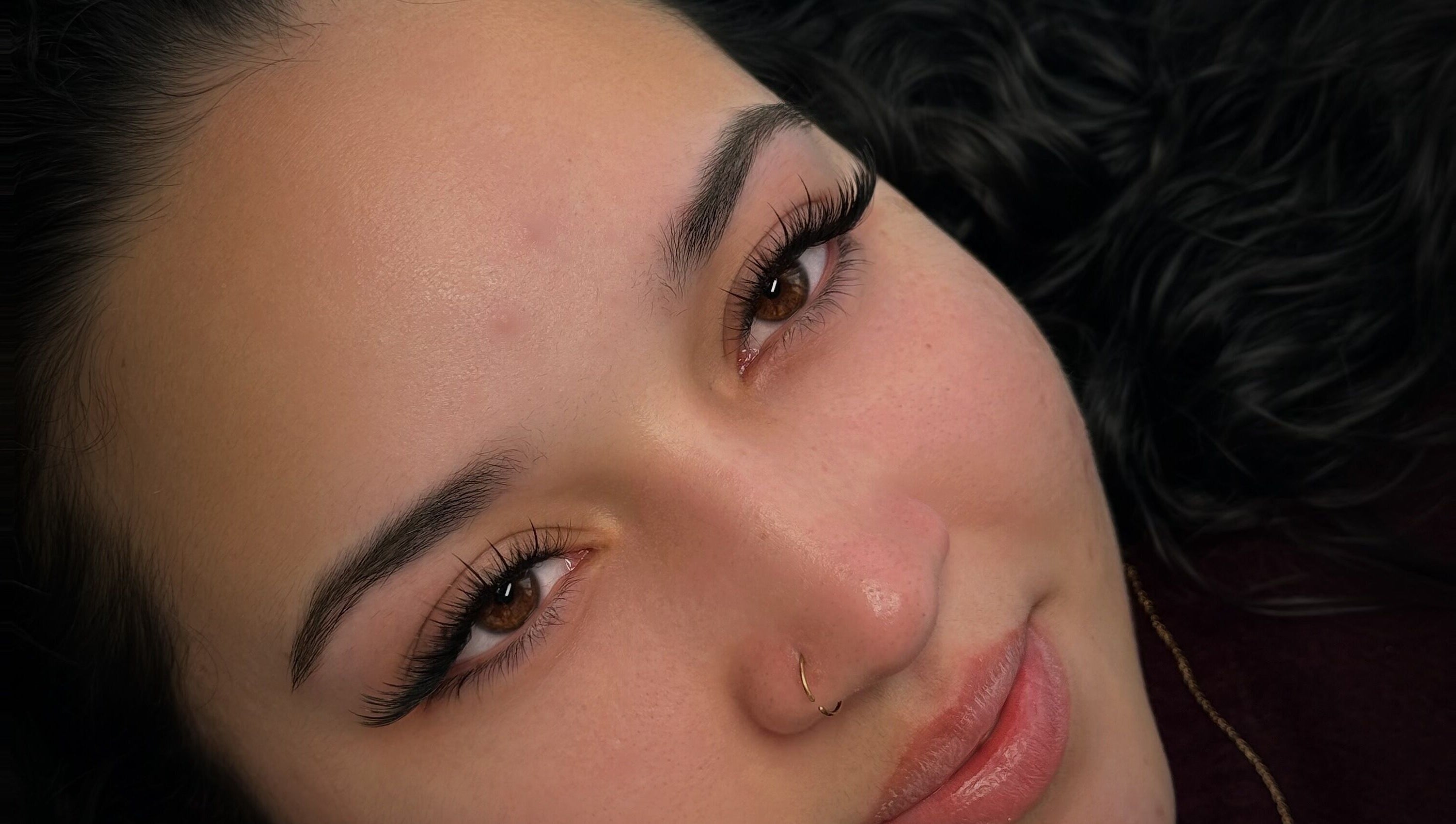 Extensions de cils raffinées à Lashmaker.bdx, Lormont, Nouvelle-Aquitaine, FR, mettant en valeur la beauté naturelle.