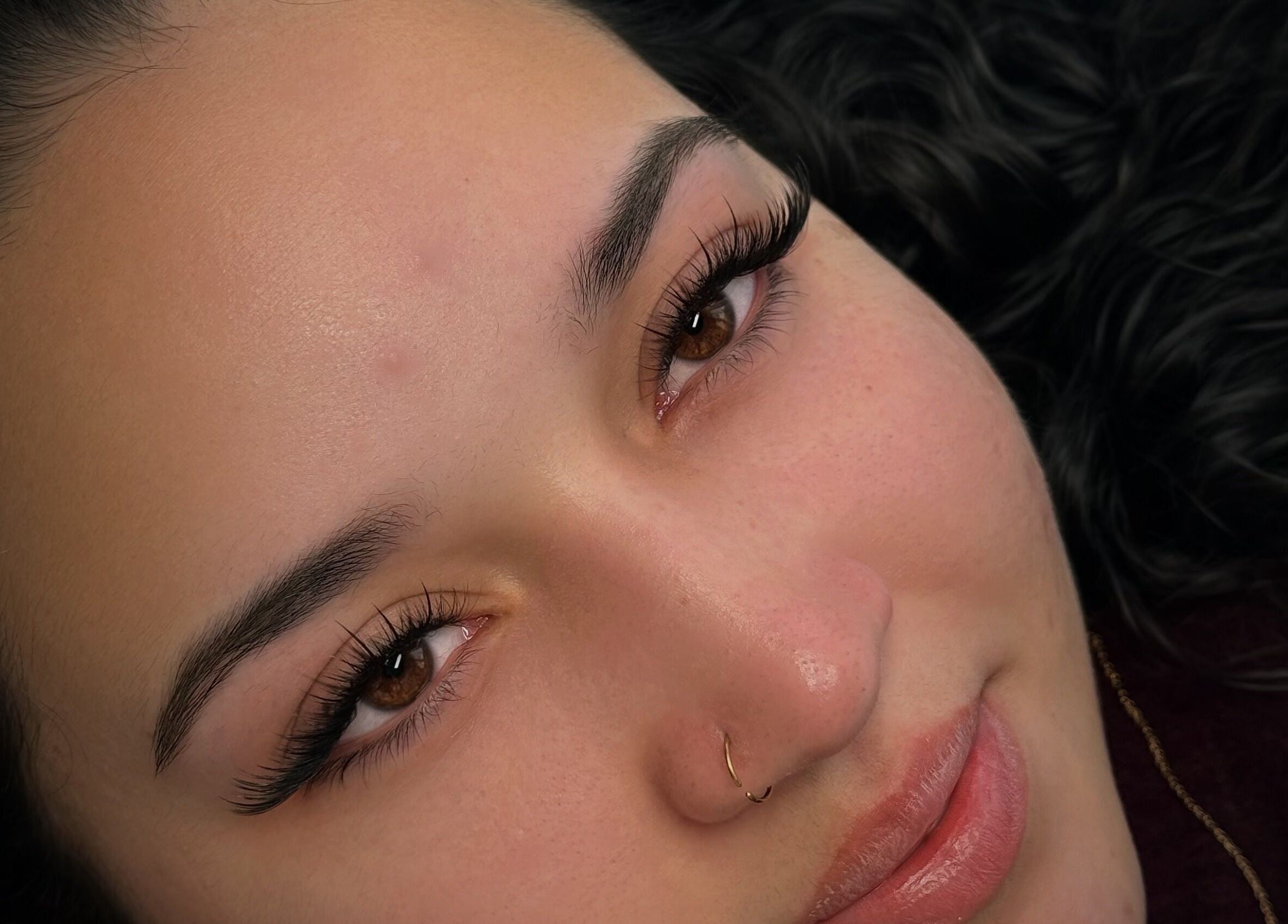 Extensions de cils raffinées à Lashmaker.bdx, Lormont, Nouvelle-Aquitaine, FR, mettant en valeur la beauté naturelle.