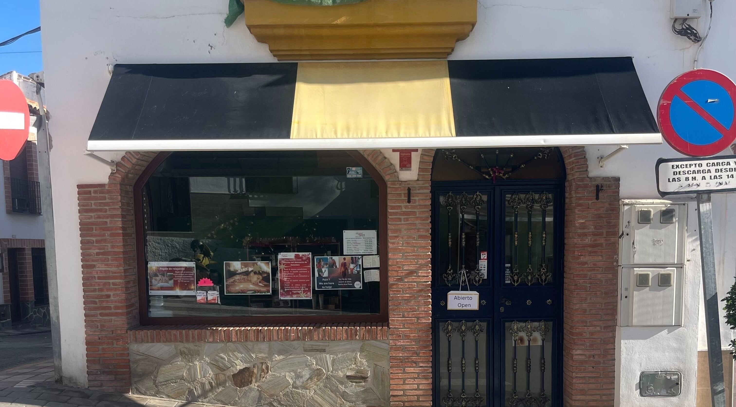 Front view of ASCENT-THERAPIES AT ALORA, with inviting decor in Álora, Andalucía, ES.