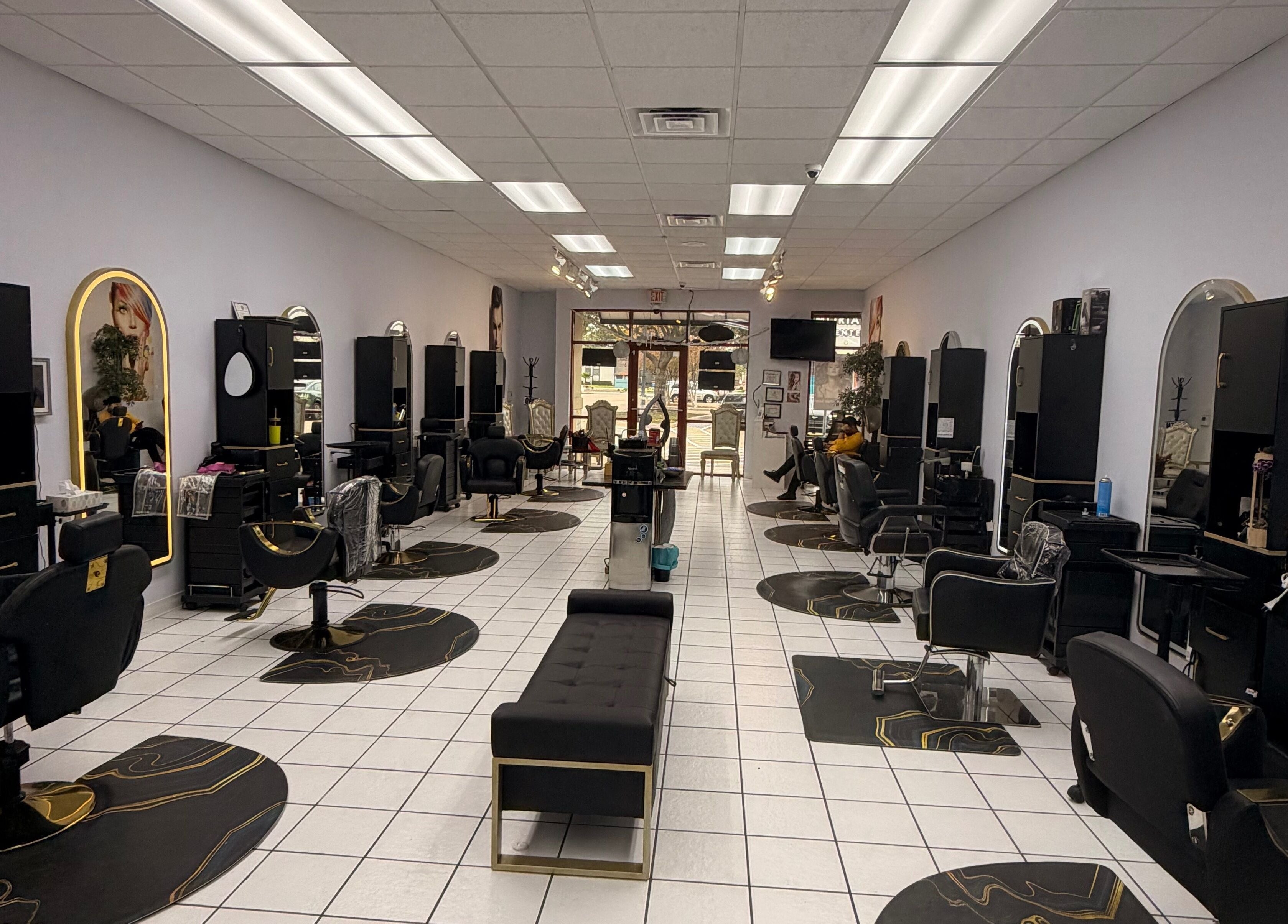 Elegant interior of Jasmine’s beauty salon in Houston, Texas, US showcasing stylish black and gold salon chairs.