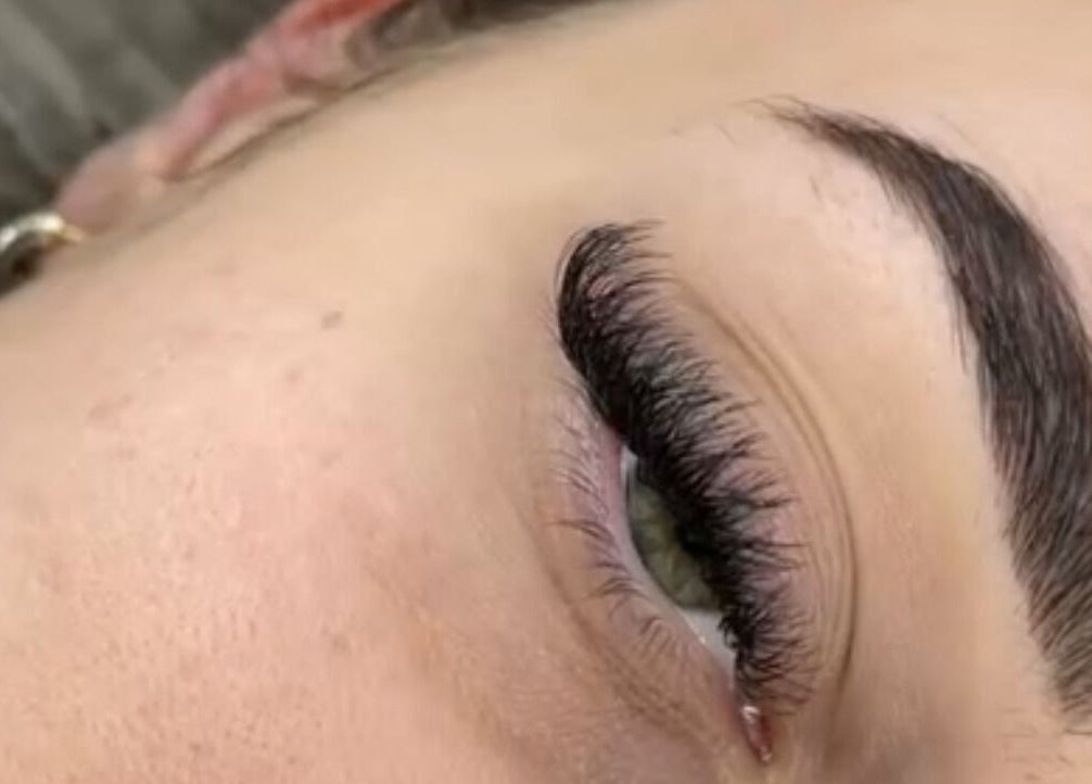 Extension de cils au Jade beauty studio, Cesson, Île-de-France, FR, rehausse le regard naturellement.