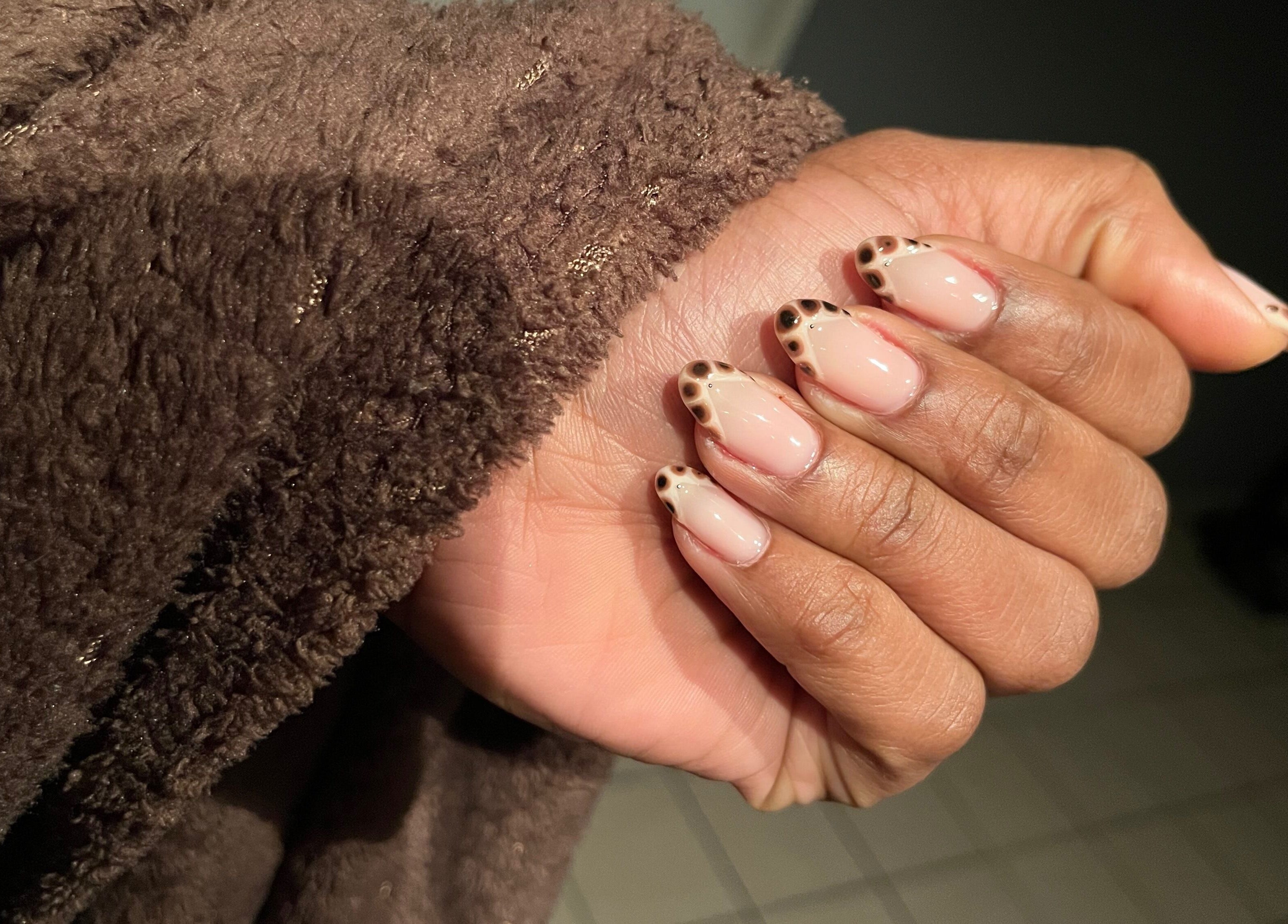 Manucure léopard chic à Jade beauty studio, Cesson, Île-de-france, FR.