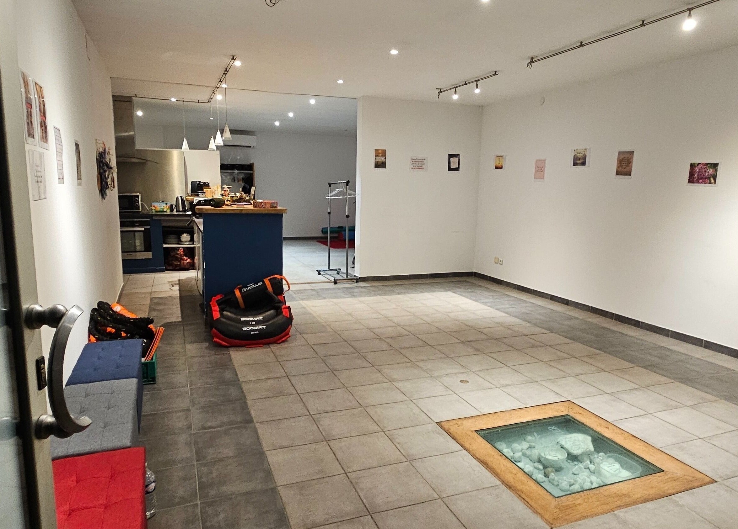 Intérieur moderne à Roya Sport Santé à Breil sur Roya, Provence-Alpes-Côte d'Azur, FR.