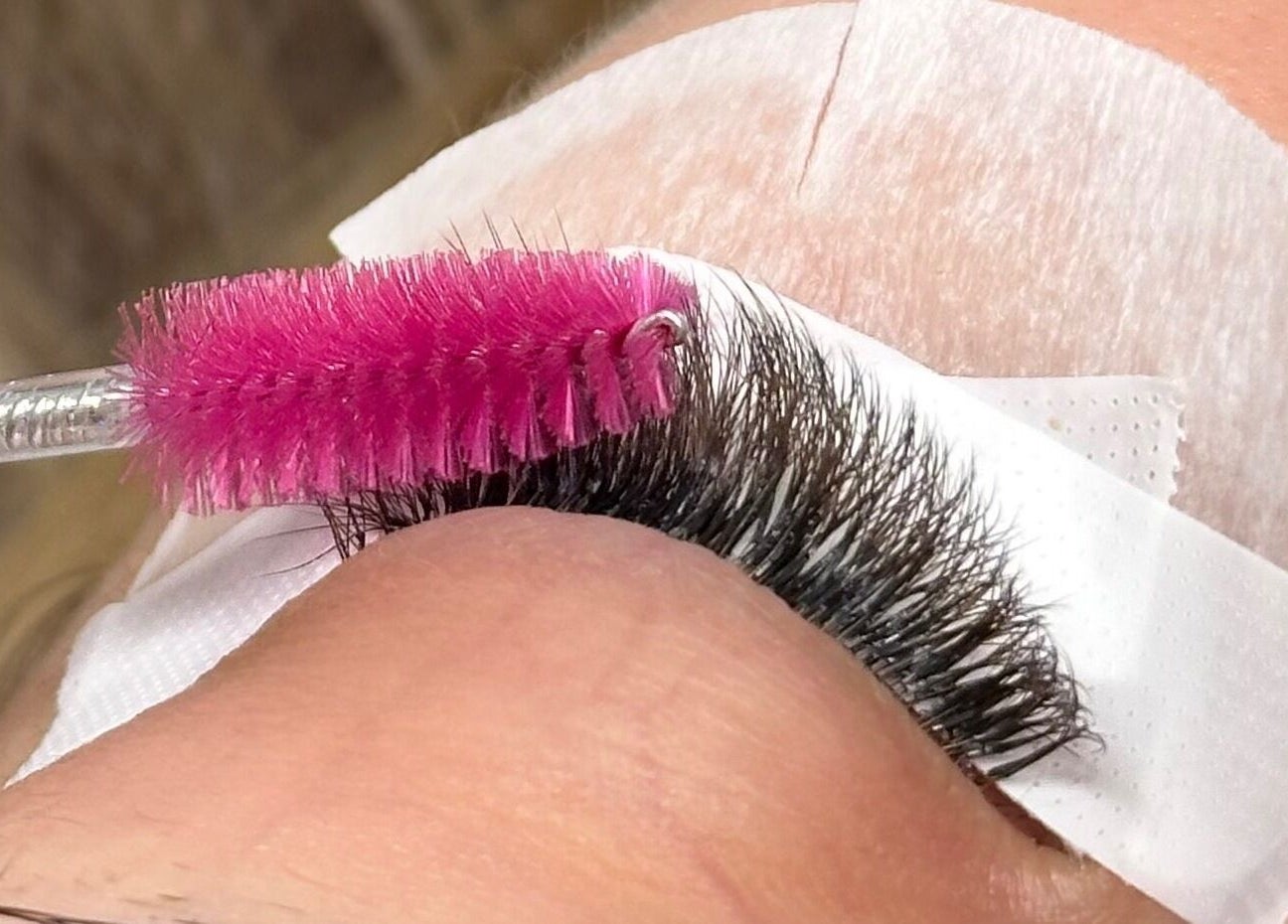 Application de cils à Jeanne, Amiens, Hauts-de-France, FR. Extension des cils pour un regard sublime.