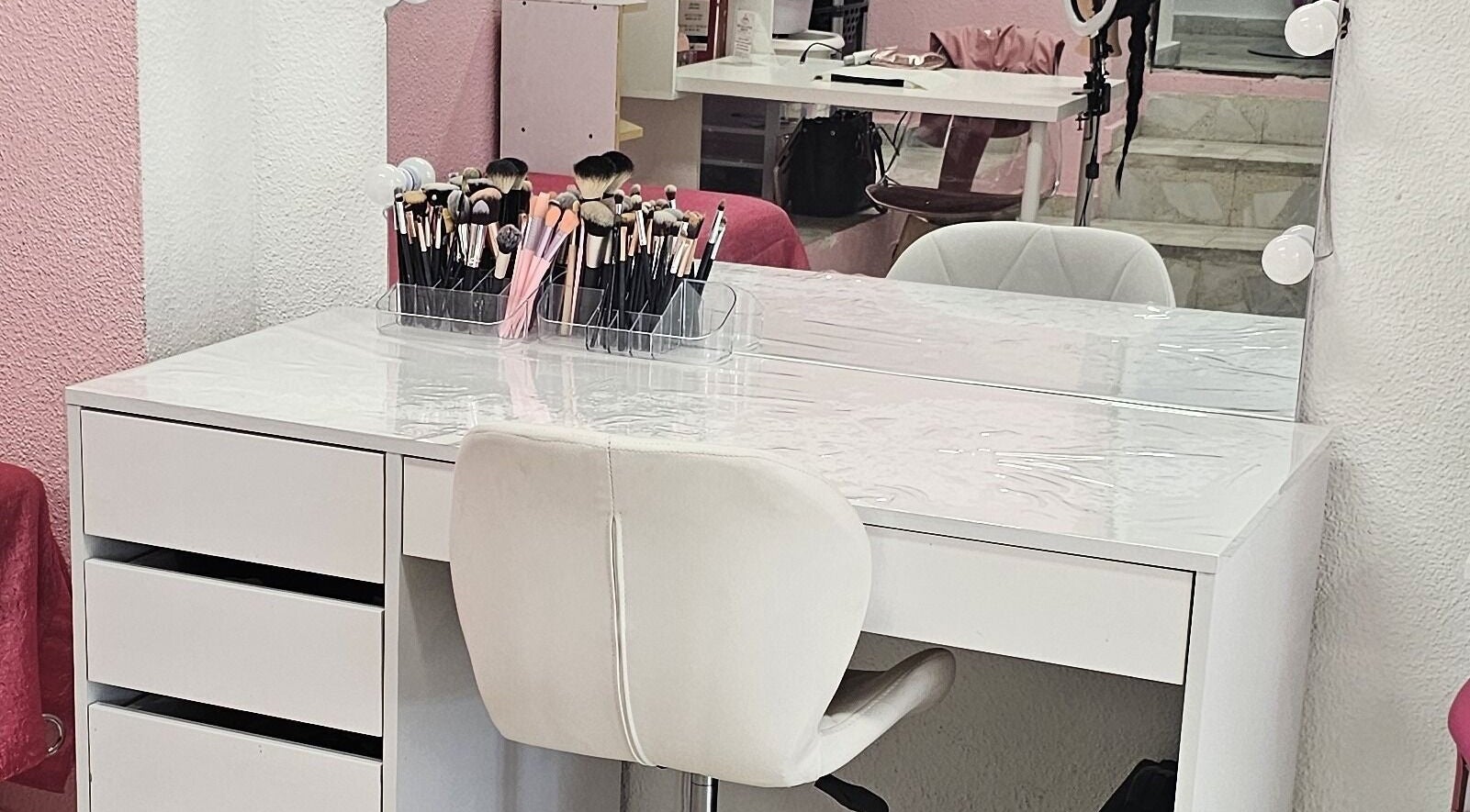 Estación de maquillaje en Centro De Belleza Pifferrer, Alcalá De Henares, Comunidad De Madrid, ES.