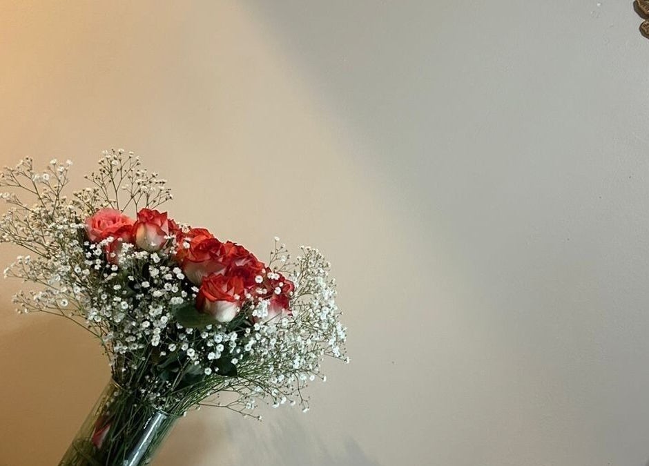 Hermoso ramo floral en Zen DAI spa y massage, Tijuana, Baja California, MX, transmitiendo calma y serenidad.