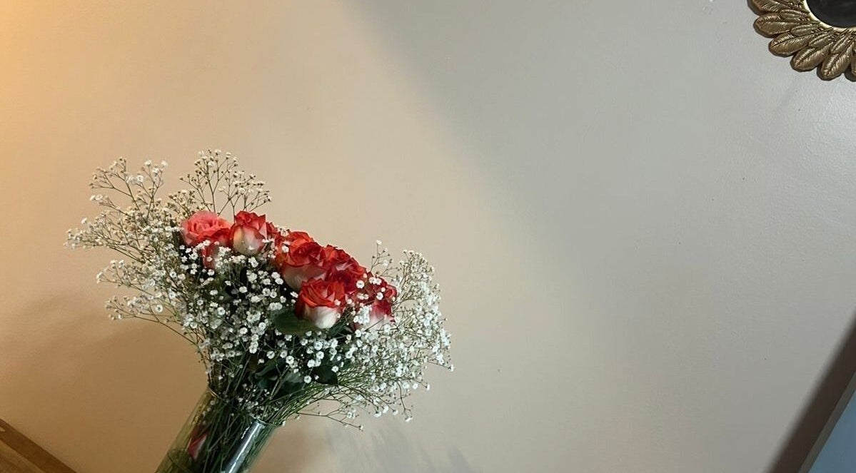 Hermoso ramo floral en Zen DAI spa y massage, Tijuana, Baja California, MX, transmitiendo calma y serenidad.