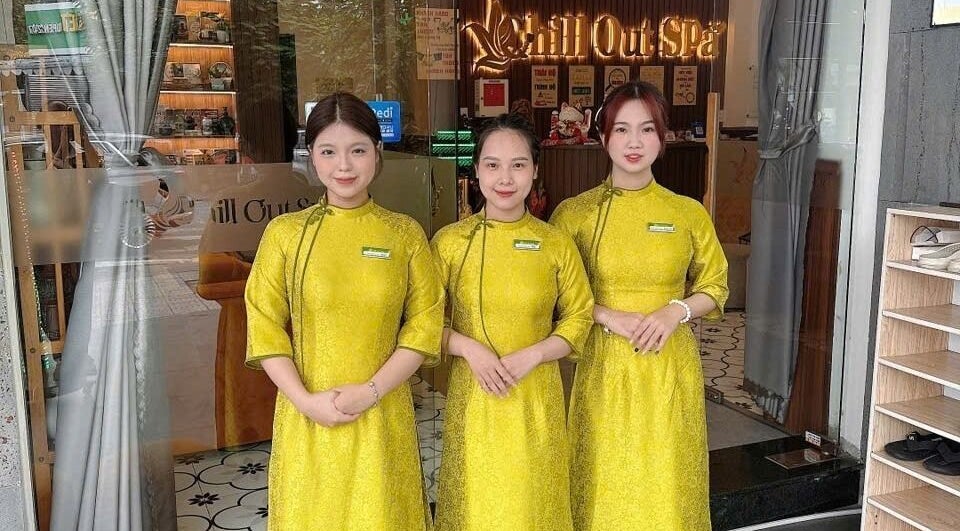 Staff in yellow attire greet guests at Chill Out Spa & Massage - 60 Do Ba, Ngu Hanh Son, Da Nang, Viet Nam.