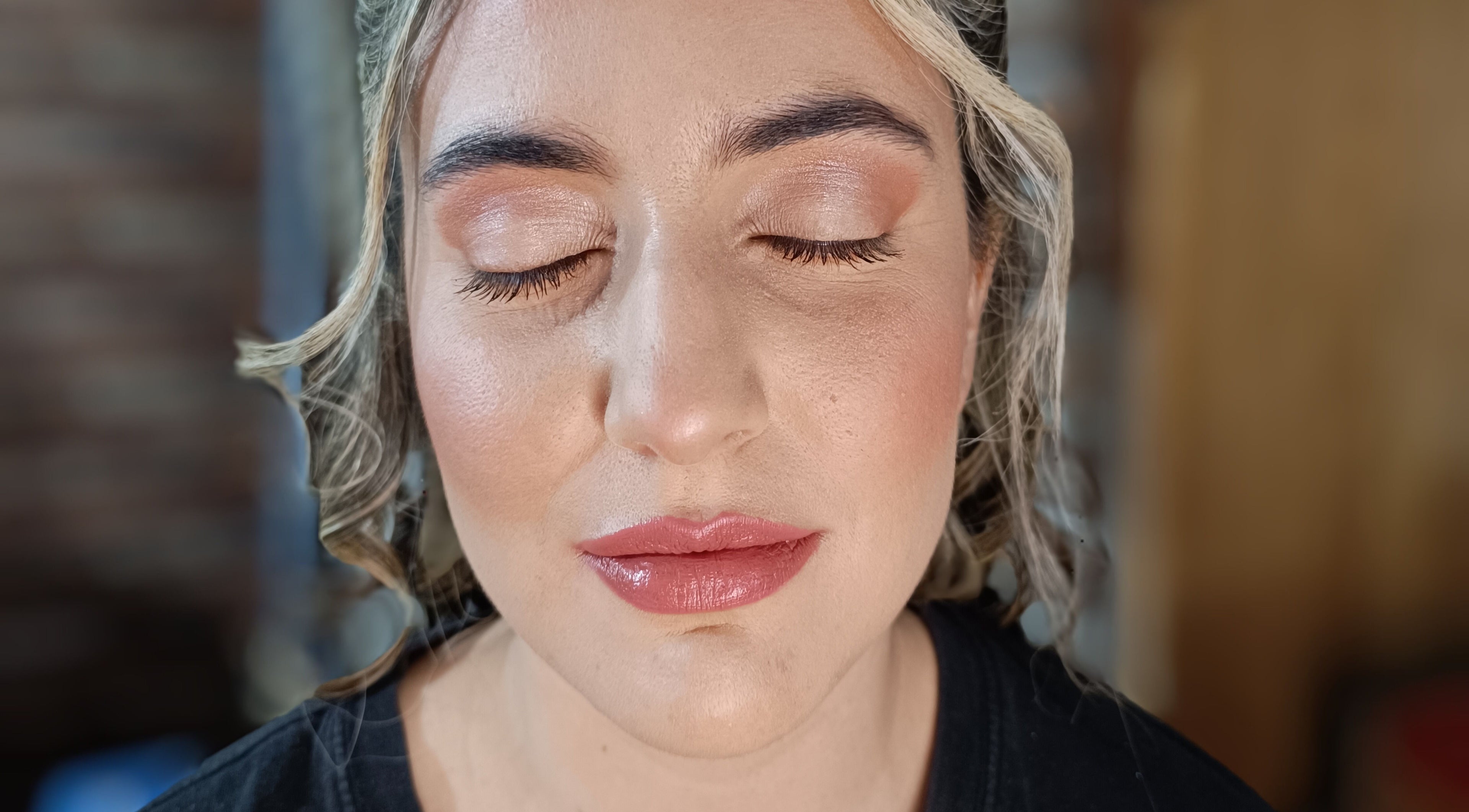 Mujer con maquillaje sutil en Lucía Salvo | Maquilladora Social, Montevideo, Departamento De Montevideo, UY.