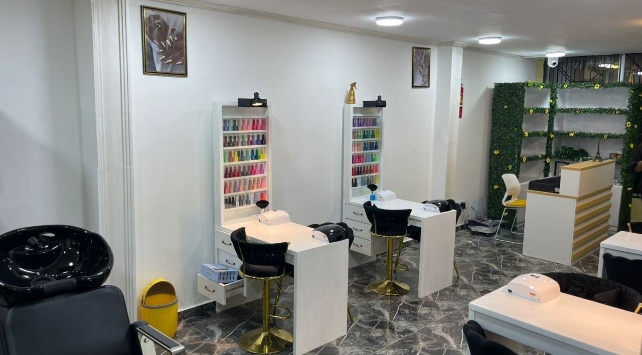 Espace manucure moderne à Eminence Beauty and Spa, Yaoundé, Région Du Centre, CM.