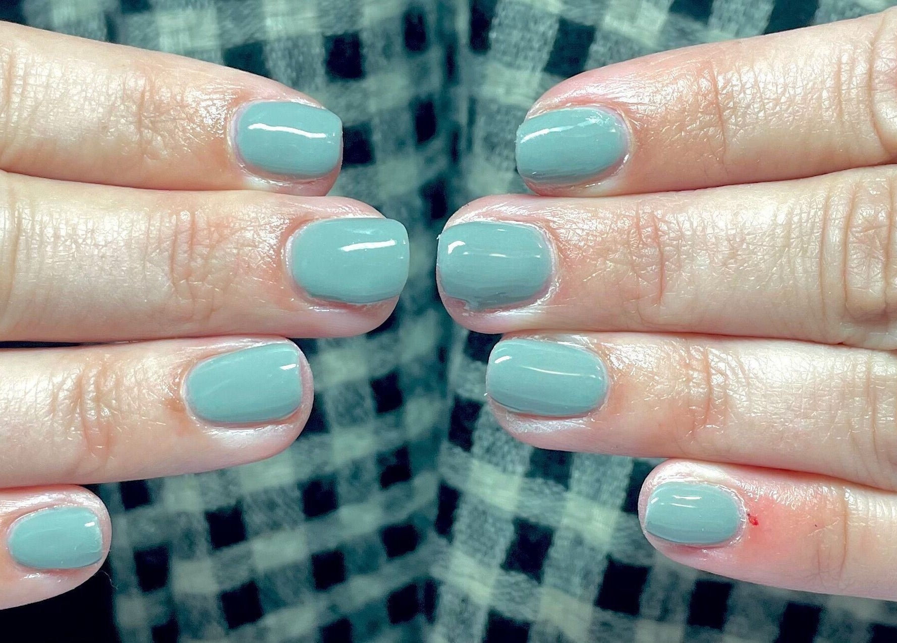 Manucure élégante aqua chez NODDY NAILS, Baho, Occitanie, FR, mettant en valeur ongles soignés.