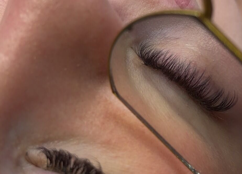 Close-up van wimperextensions bij Jaantje’s lash boutique, Zutphen, Gelderland, NL.