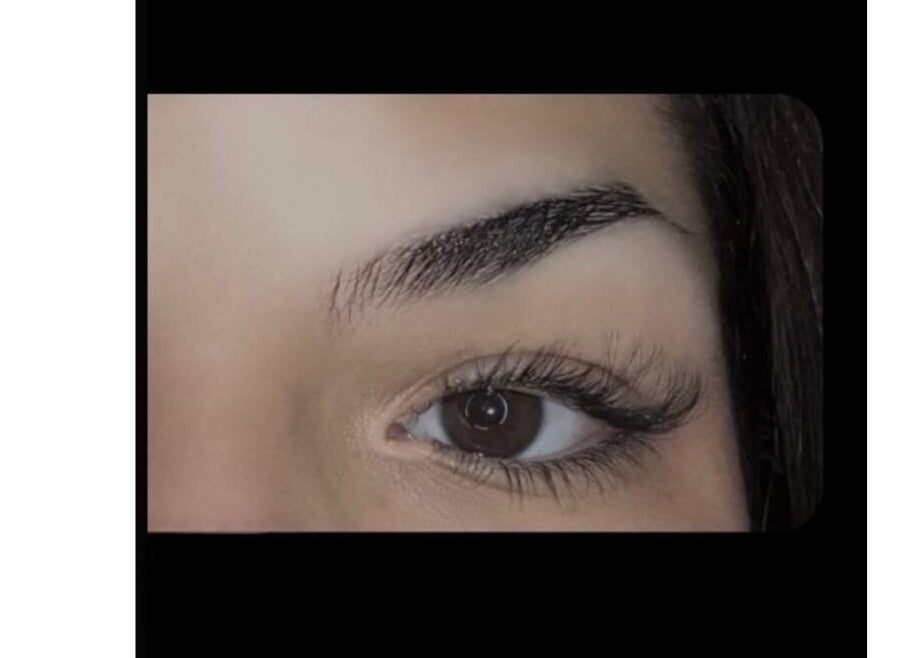 Extension de cils au salon For You à Nogaro, Occitanie, FR. Magnifiez votre regard.