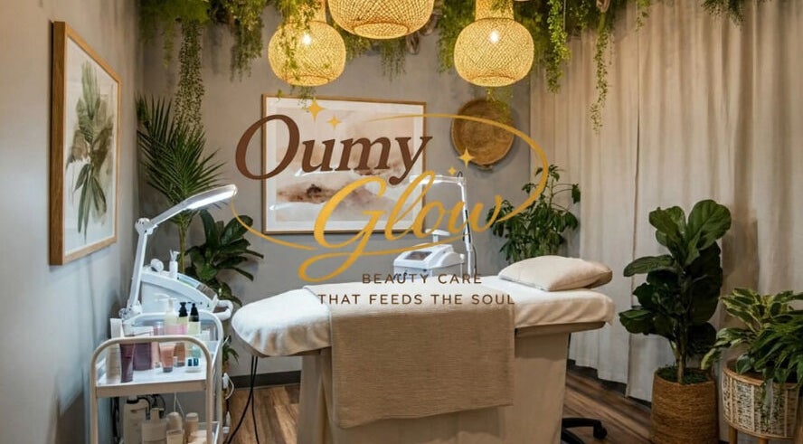 Relaxing treatment room at Oumy Glow in Pennsylvania, US featuring lush plants and warm lighting.