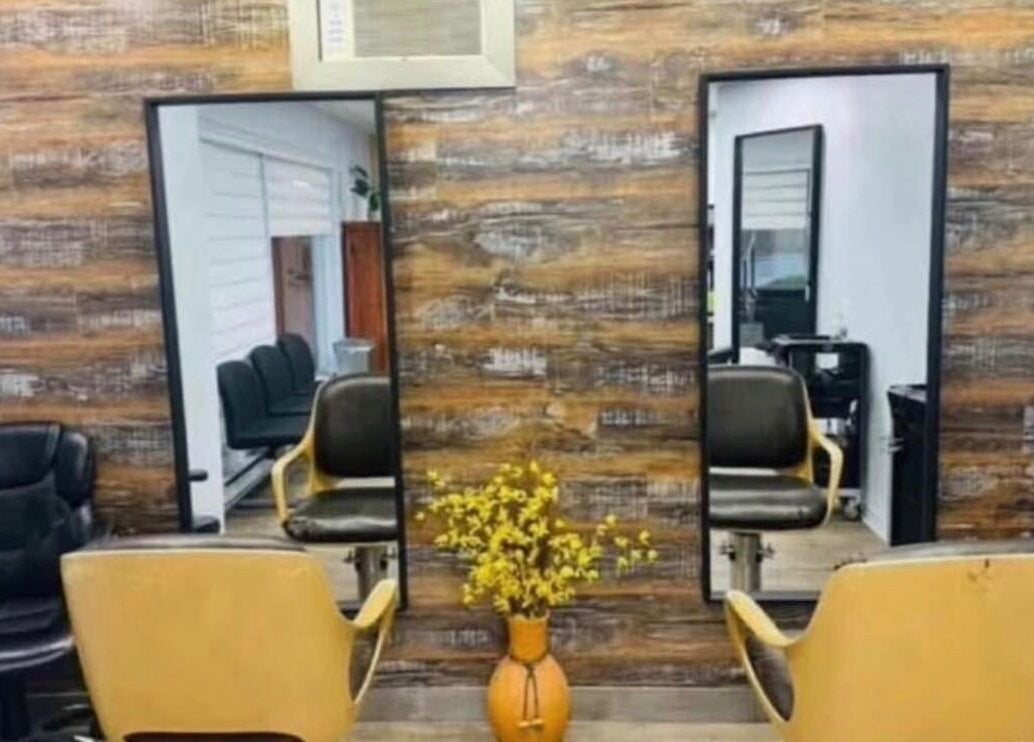 Modern salon chairs and mirrors at Industrie Beauté du Portage in Gatineau, Québec, CA.