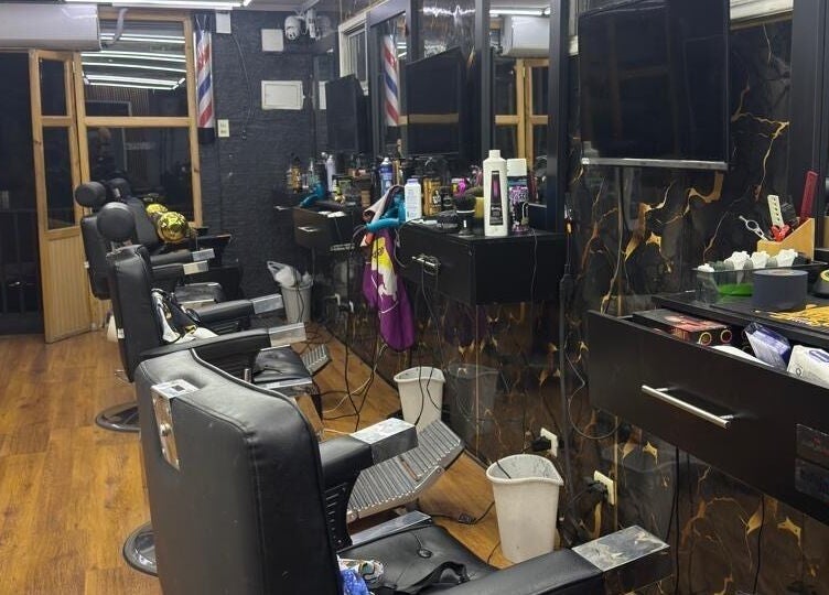 Modern barber chairs at The Lion Barber in Quilicura, Región Metropolitana, CL designed for comfort and style.