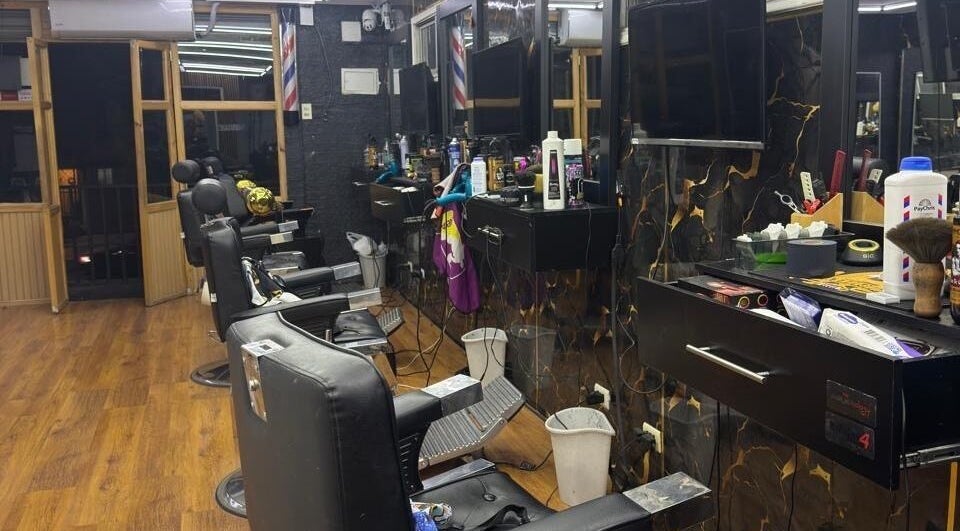 Modern barber chairs at The Lion Barber in Quilicura, Región Metropolitana, CL designed for comfort and style.