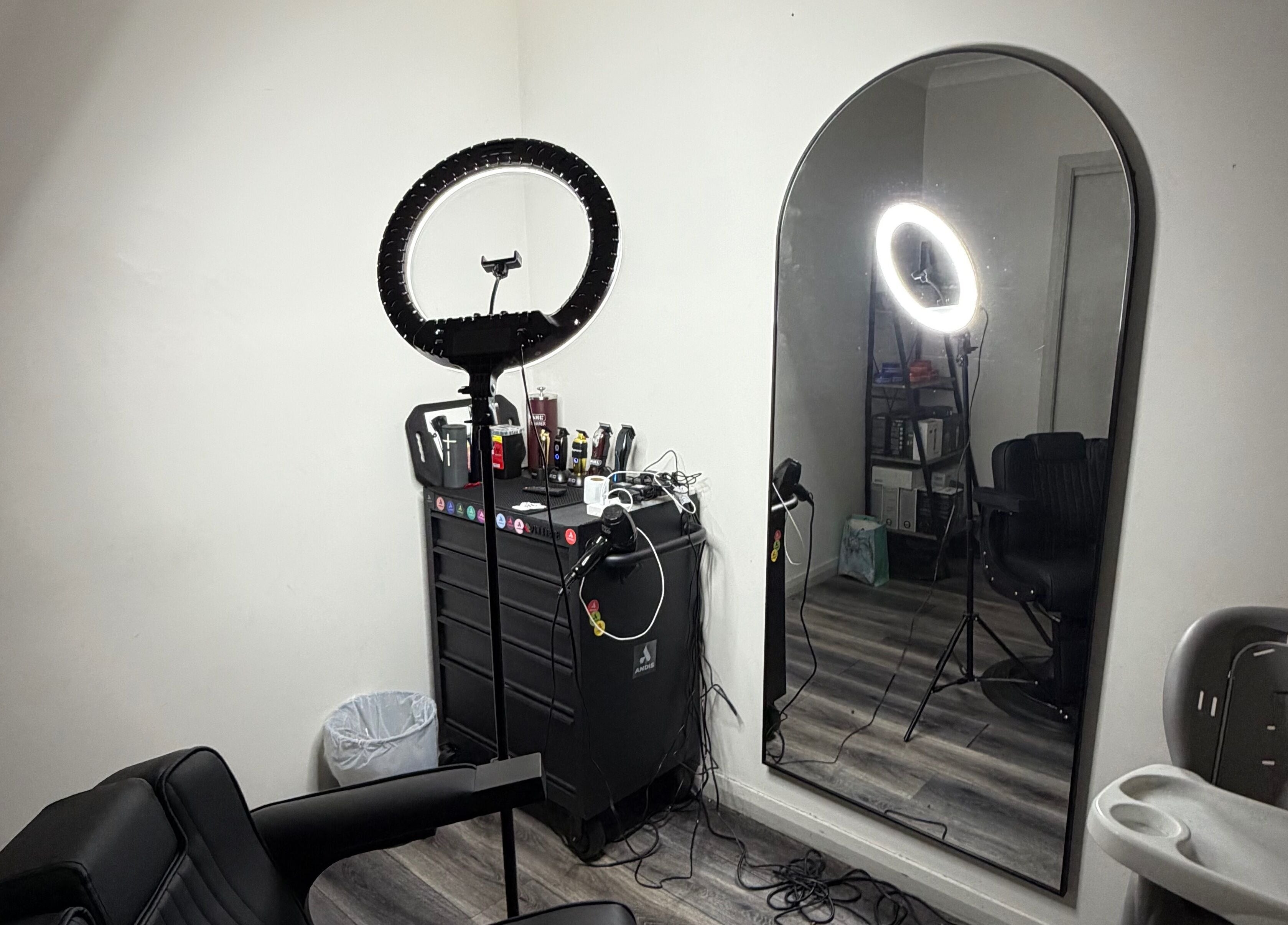 Interior of JTRIMZ salon featuring a styling chair and mirror in Guildford West, New South Wales, AU.
