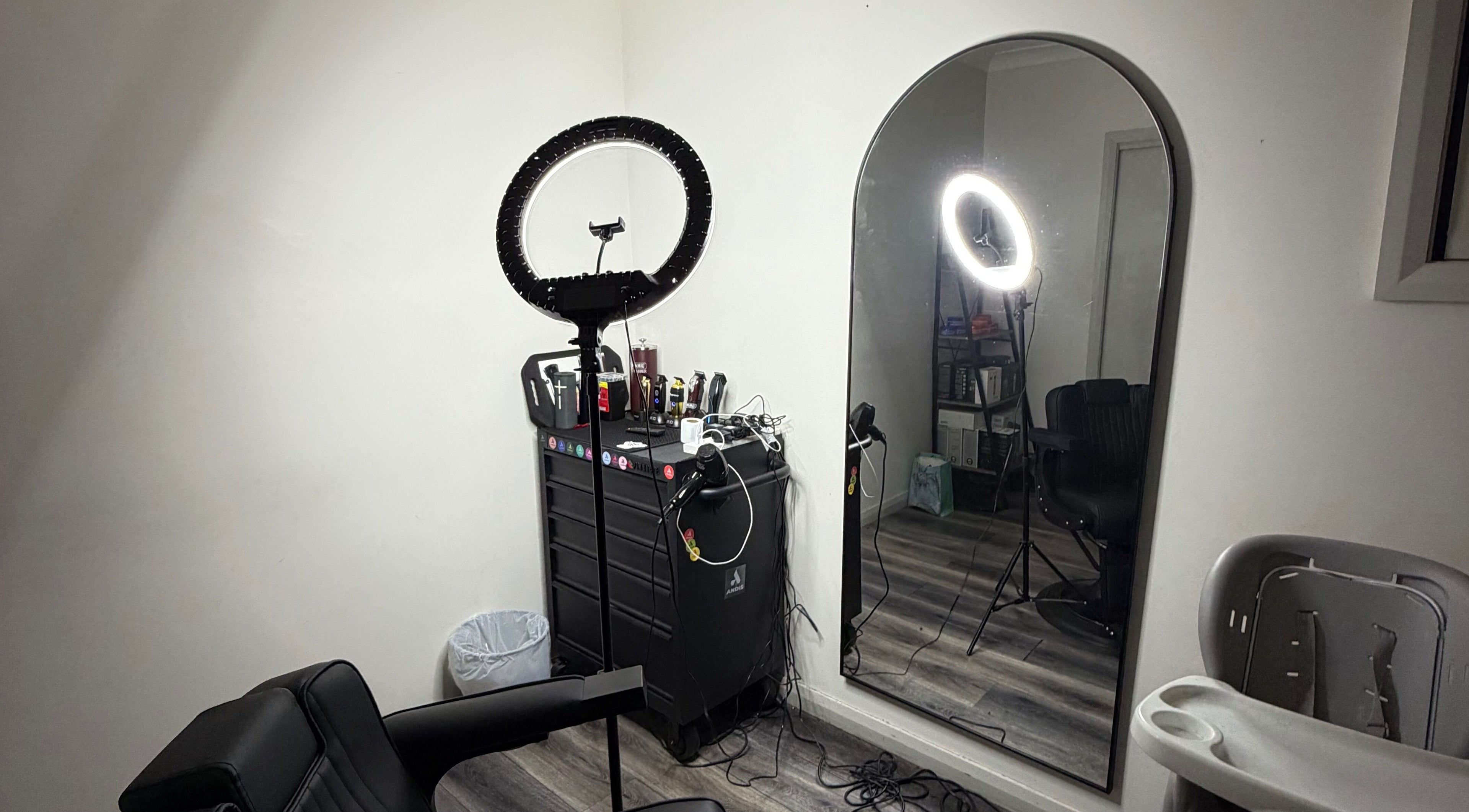 Interior of JTRIMZ salon featuring a styling chair and mirror in Guildford West, New South Wales, AU.