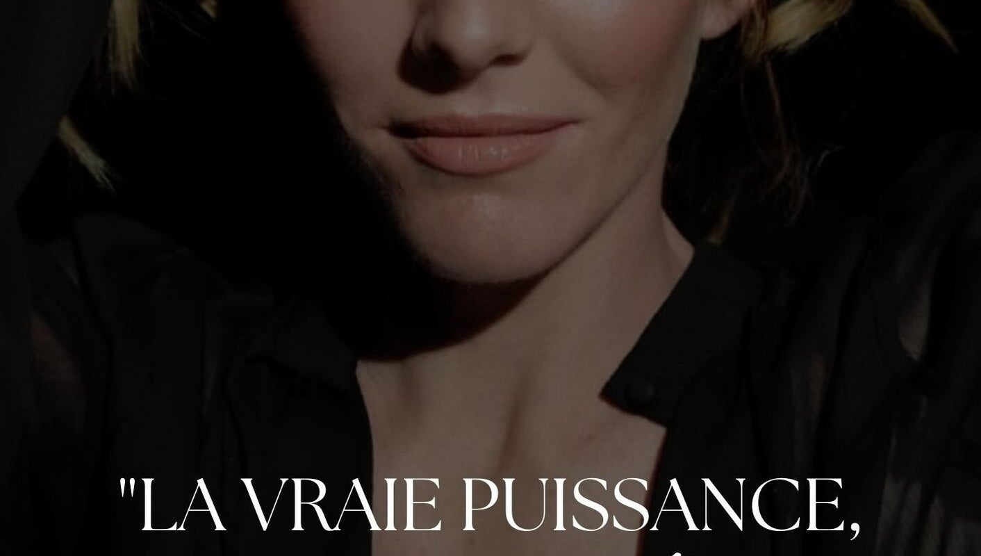 Femme élégante à Évolution Beauté Pro à Civrieux-d'Azergues, Auvergne-Rhône-Alpes, FR.