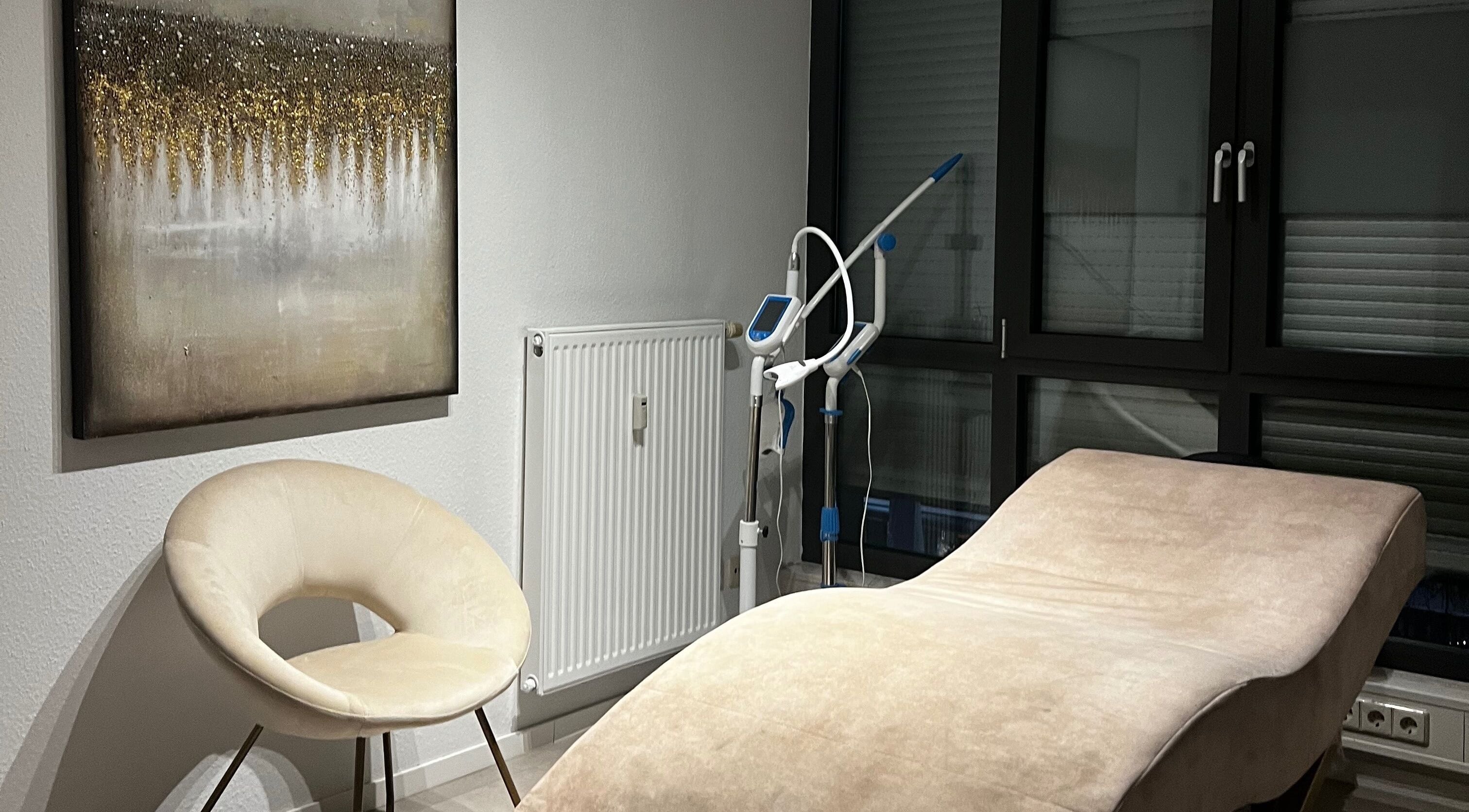 AERA VIII spa treatment room in Weil Am Rhein, Baden-württemberg, DE with modern equipment and calming decor.