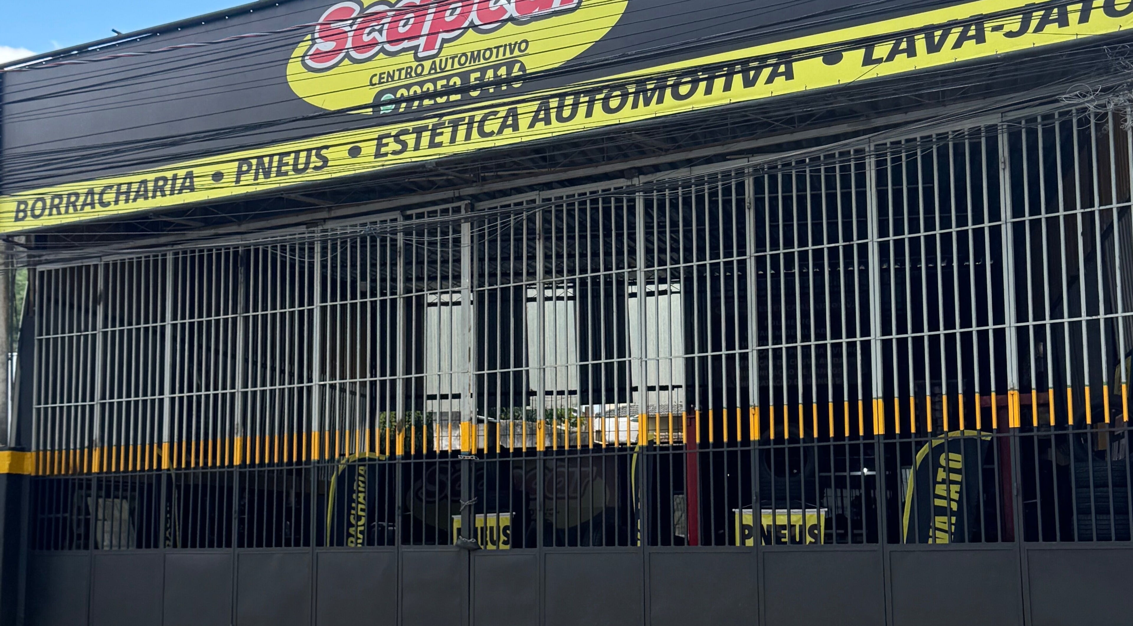 Fachada do Scapcar em Rio De Janeiro, especializada em estética automotiva.