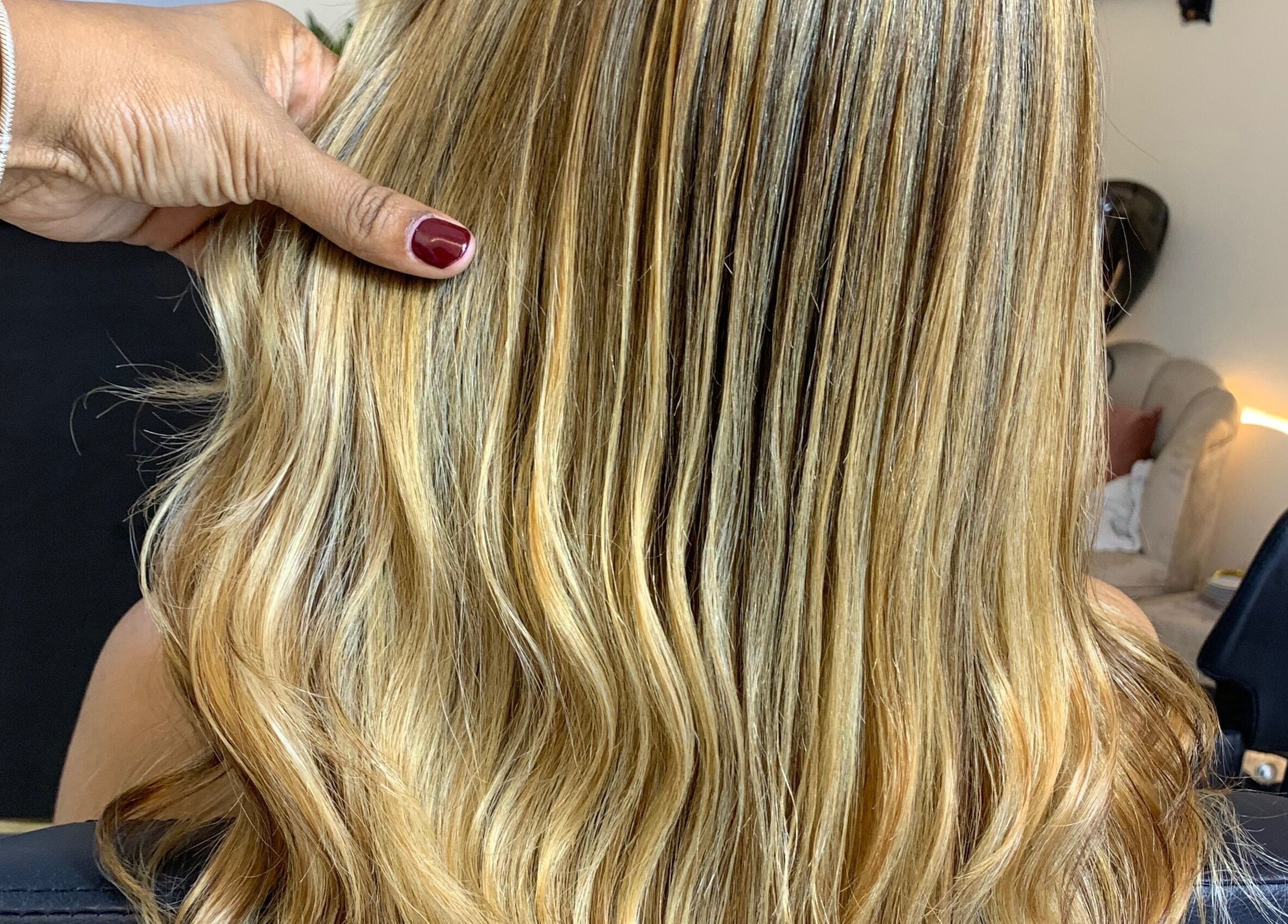 Beautifully styled blonde hair at LP Hair Salon, Santiago De Los Caballeros, Santiago, DO.