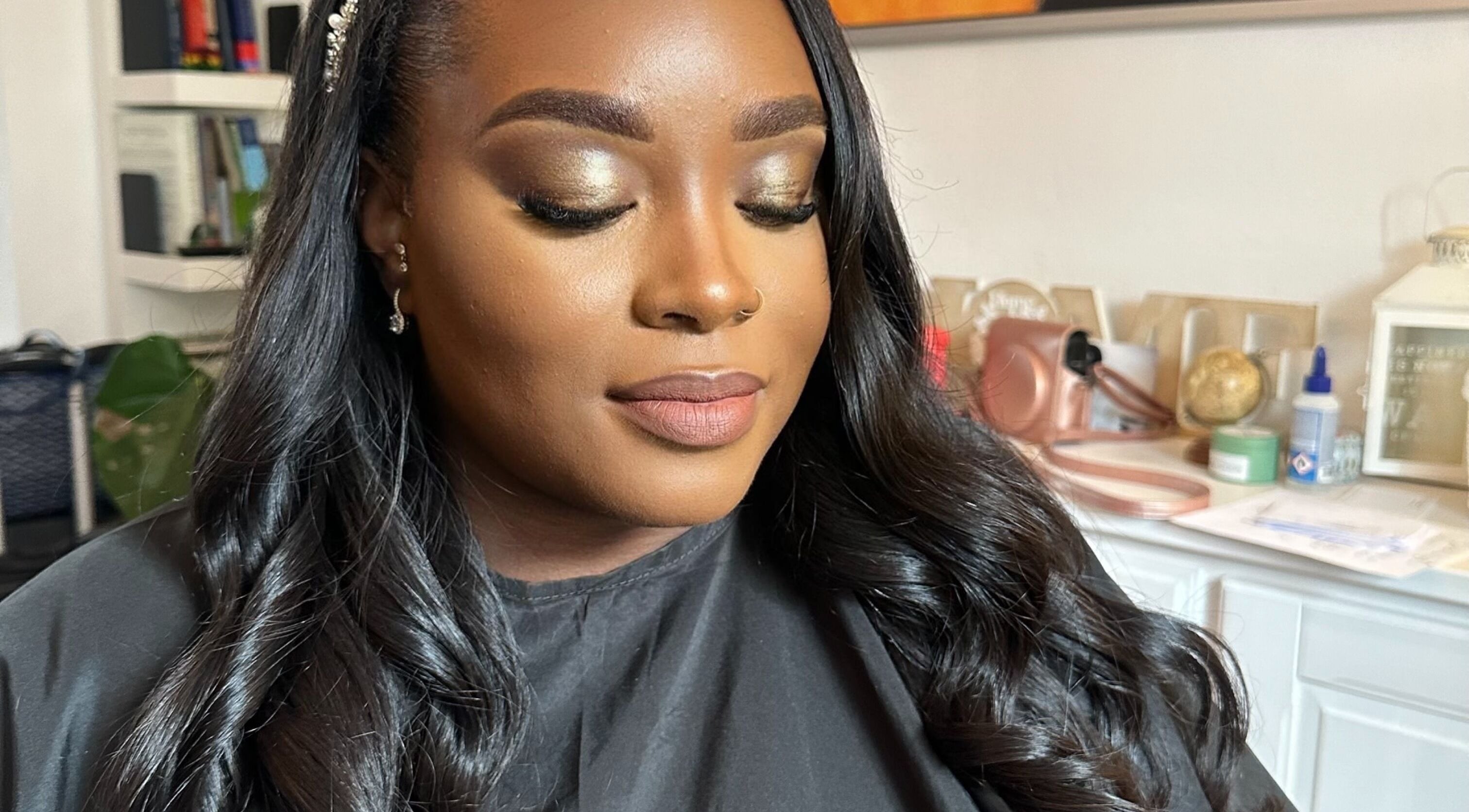 Woman with stunning makeup at Justslaystore in Duisburg, Nordrhein-westfalen, DE, showcasing beauty artistry.