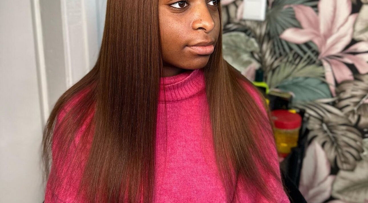 Woman with straight hair at Justslaystore, Duisburg, Nordrhein-westfalen, DE.
