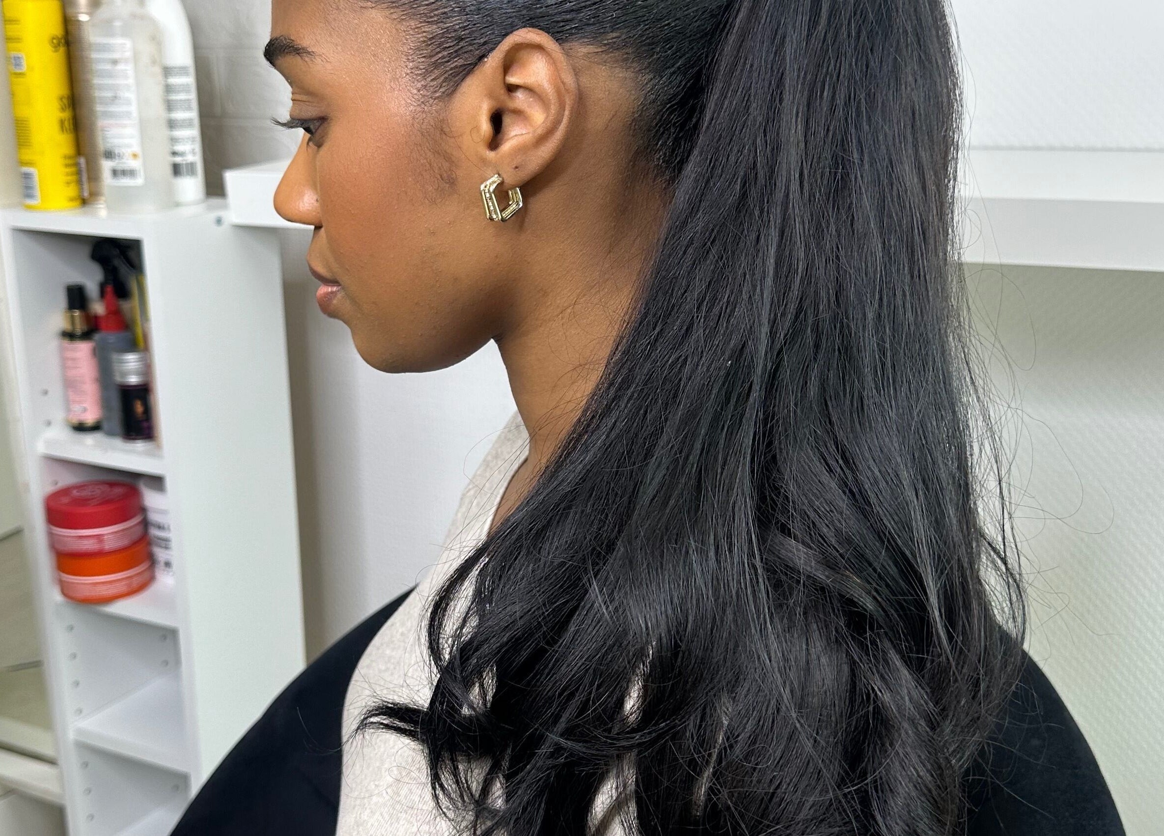 Side view of sleek hairstyle at Justslaystore, Duisburg, Nordrhein-westfalen, DE beauty salon.