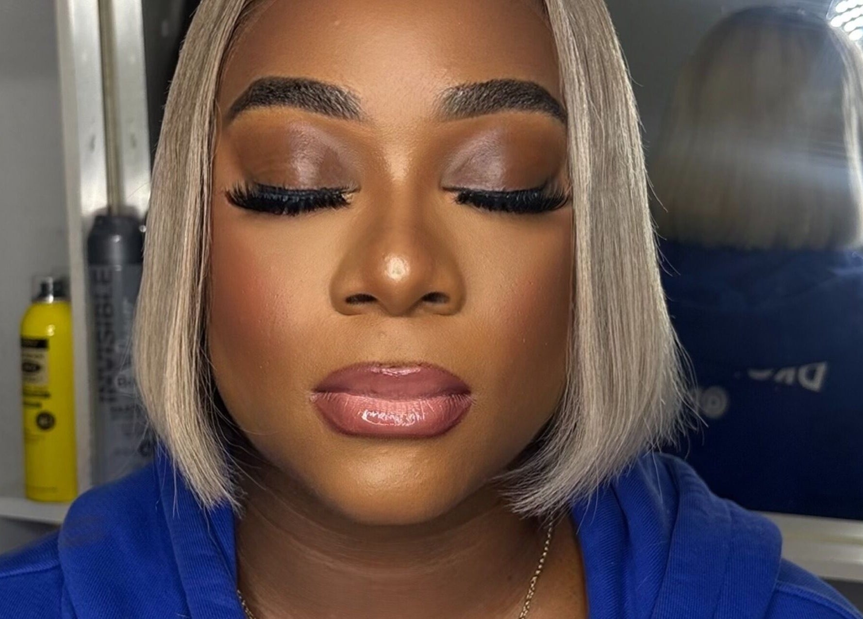 A woman with elegant makeup and blonde bob at Justslaystore in Duisburg, Nordrhein-westfalen, DE.