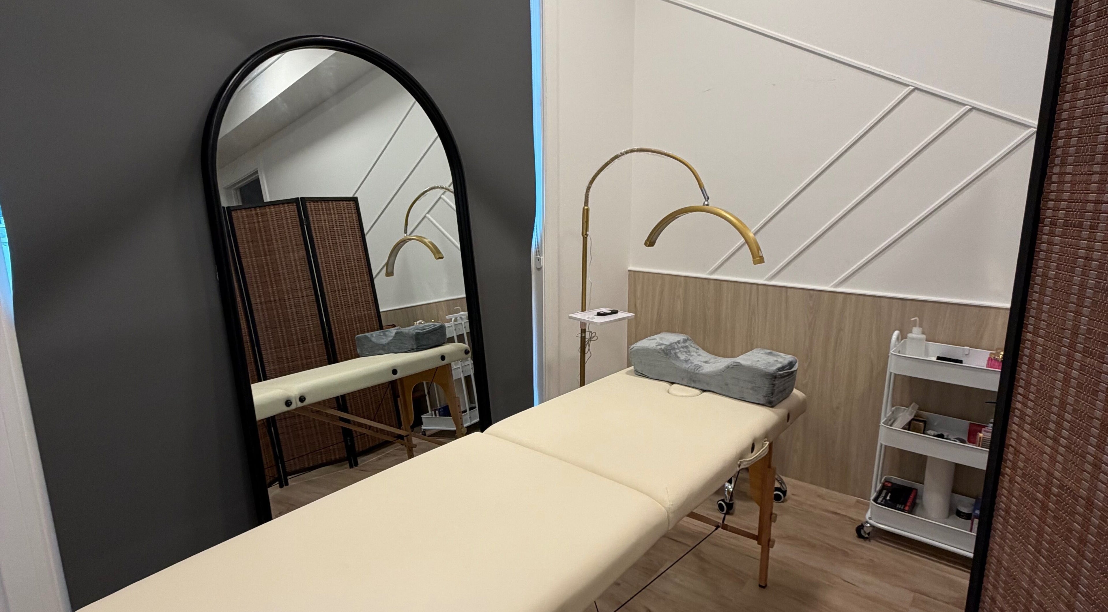 LASH VIBES beauty room with treatment bed and modern decor in Calgary, Alberta, CA.