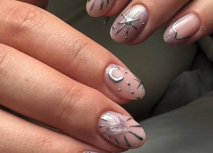 Стильный маникюр со звёздами от NailsByLilyy, Нью-Йорк, США.
