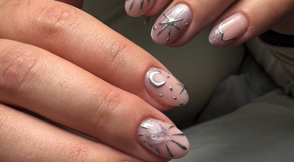 Стильный маникюр со звёздами от NailsByLilyy, Нью-Йорк, США.