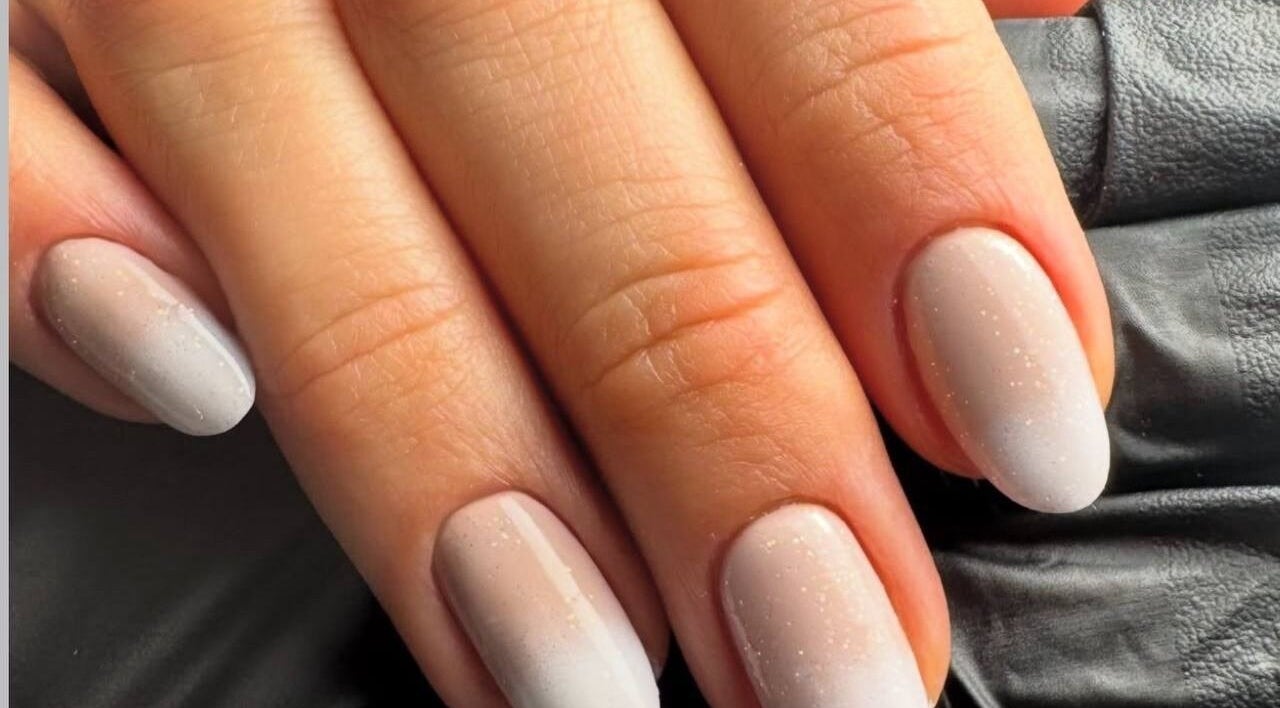 Элегантный маникюр от NailsByLilyy, Нью-Йорк, США.