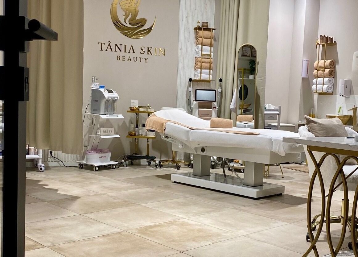 Elegant treatment room at Tania Skin Beauty, Alkmaar, Noord-holland, NL, showcasing a serene spa ambiance.