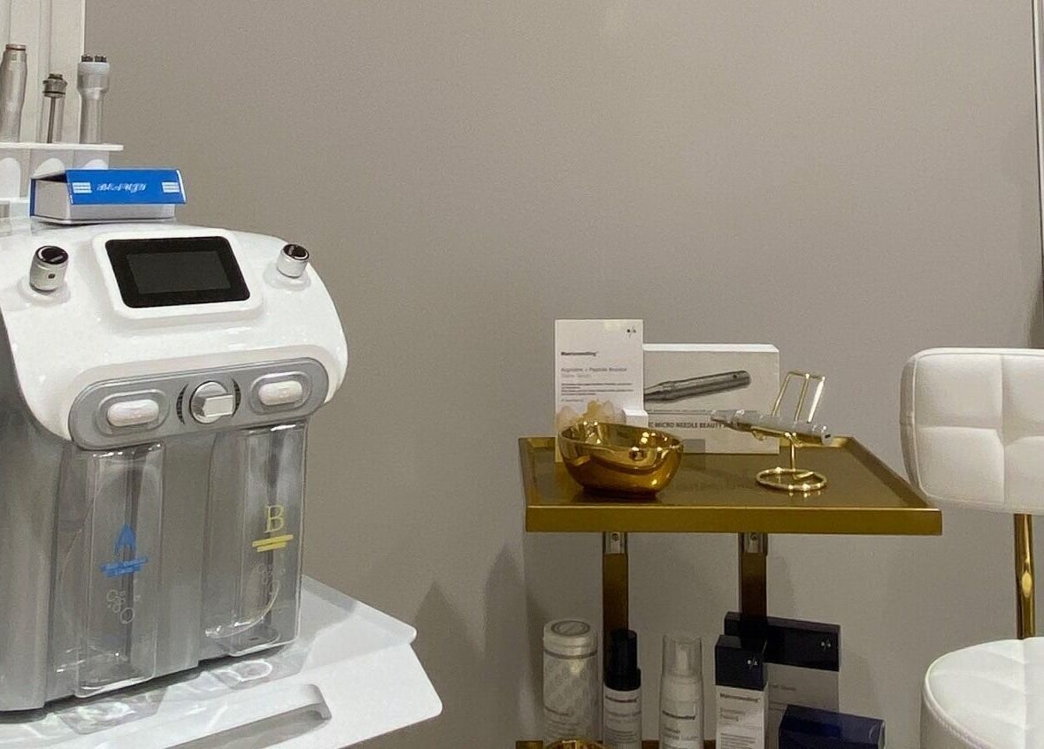 Advanced facial treatment machine at Tania Skin Beauty, Alkmaar, Noord-Holland, NL.